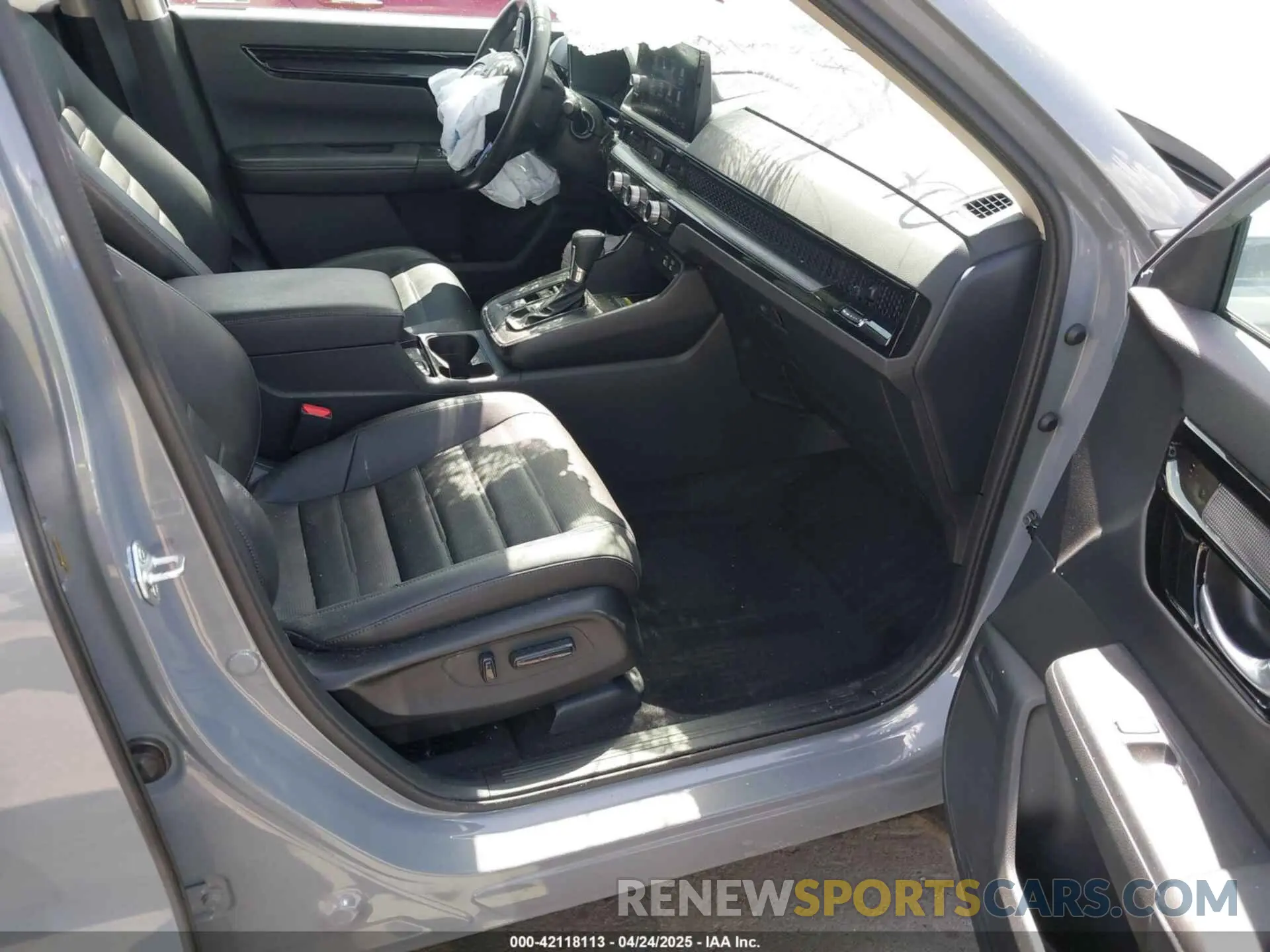 5 fotografías del automóvil dañado 2HKRS4H75RH427443 HONDA CR-V 2024