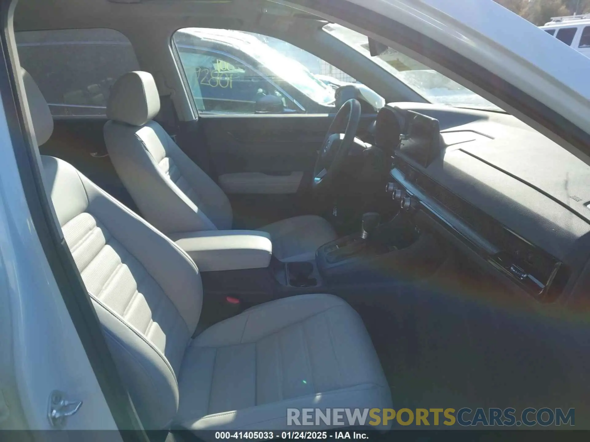 5 fotografías del automóvil dañado 2HKRS4H78RH421233 HONDA CR-V 2024
