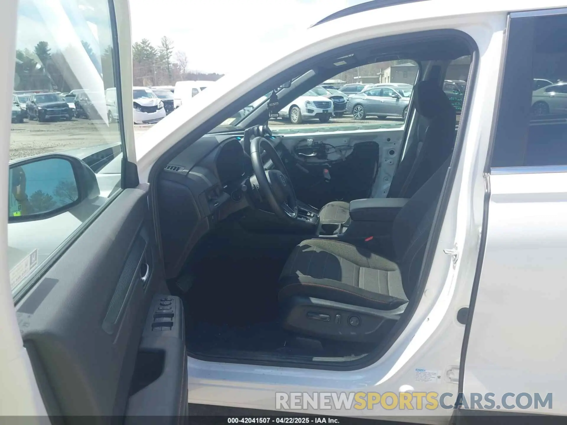 5 fotografías del automóvil dañado 2HKRS6H54RH813443 HONDA CR-V 2024