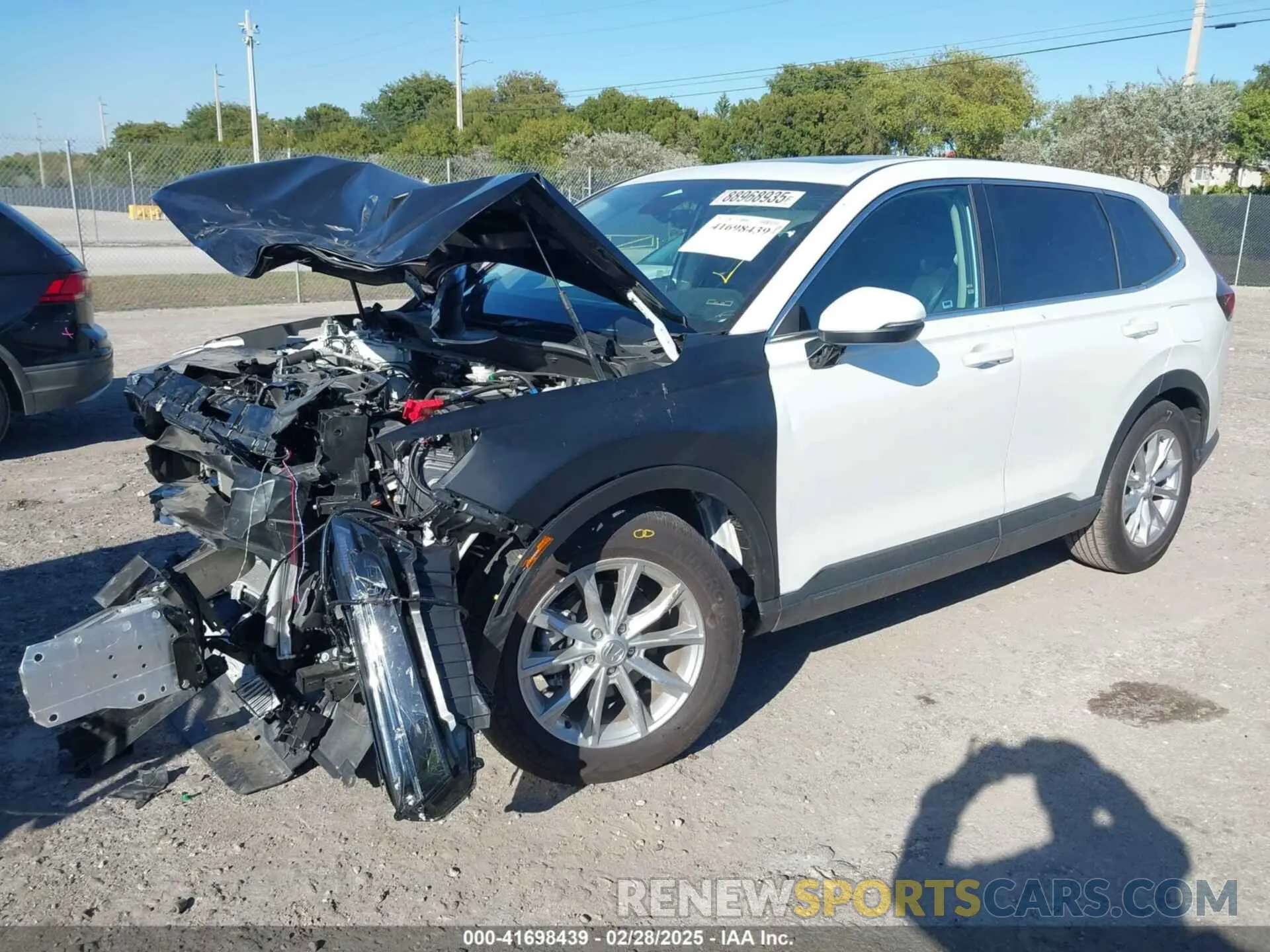 2 fotografías del automóvil dañado 7FARS3H73RE004390 HONDA CR-V 2024