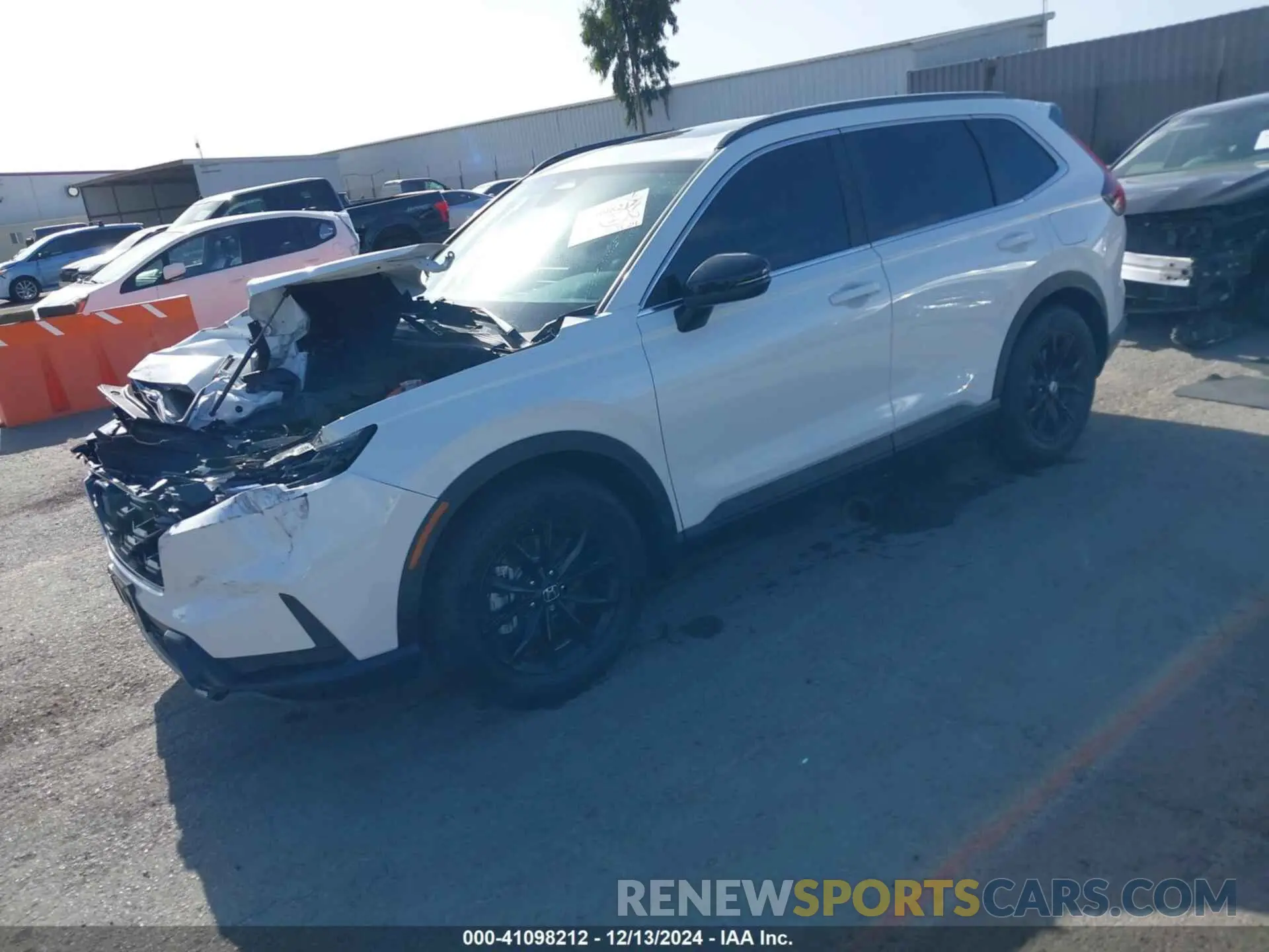 2 fotografías del automóvil dañado 7FARS5H50RE036773 HONDA CR-V 2024