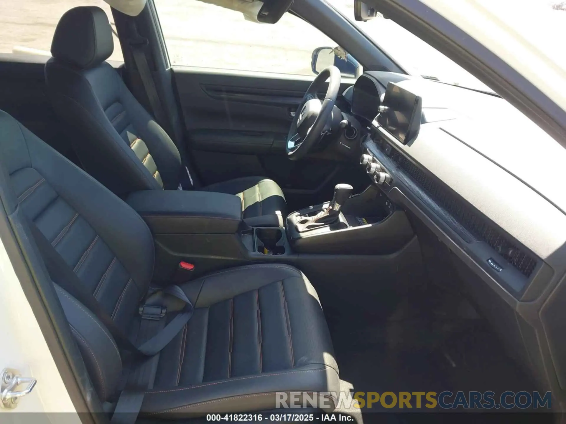 5 fotografías del automóvil dañado 7FARS5H84RE025690 HONDA CR-V 2024
