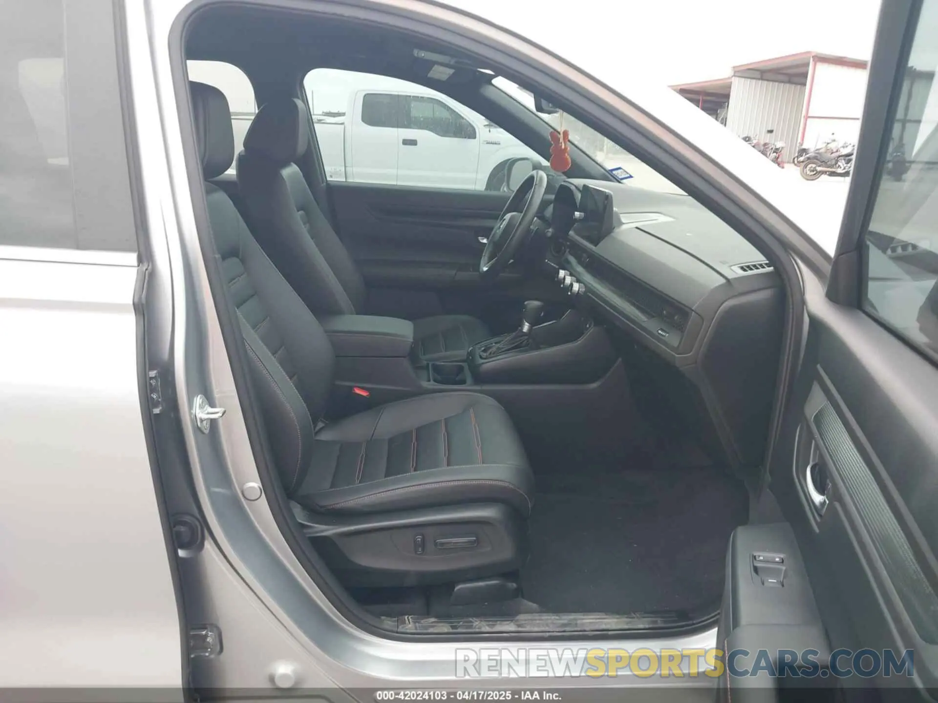 5 fotografías del automóvil dañado 7FARS5H87RE023321 HONDA CR-V 2024