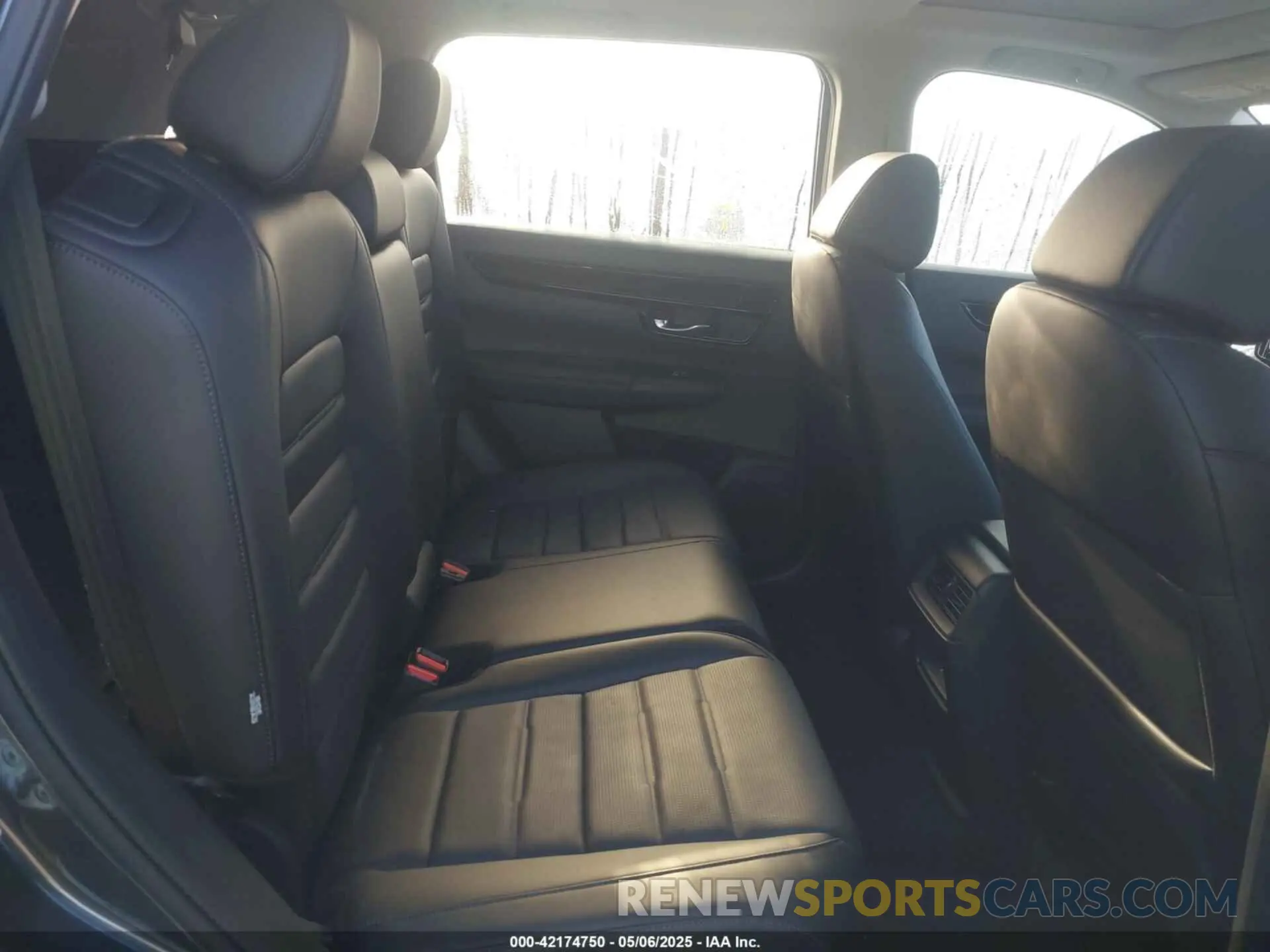 8 fotografías del automóvil dañado 2HKRS3H70SH323572 HONDA CR-V 2025