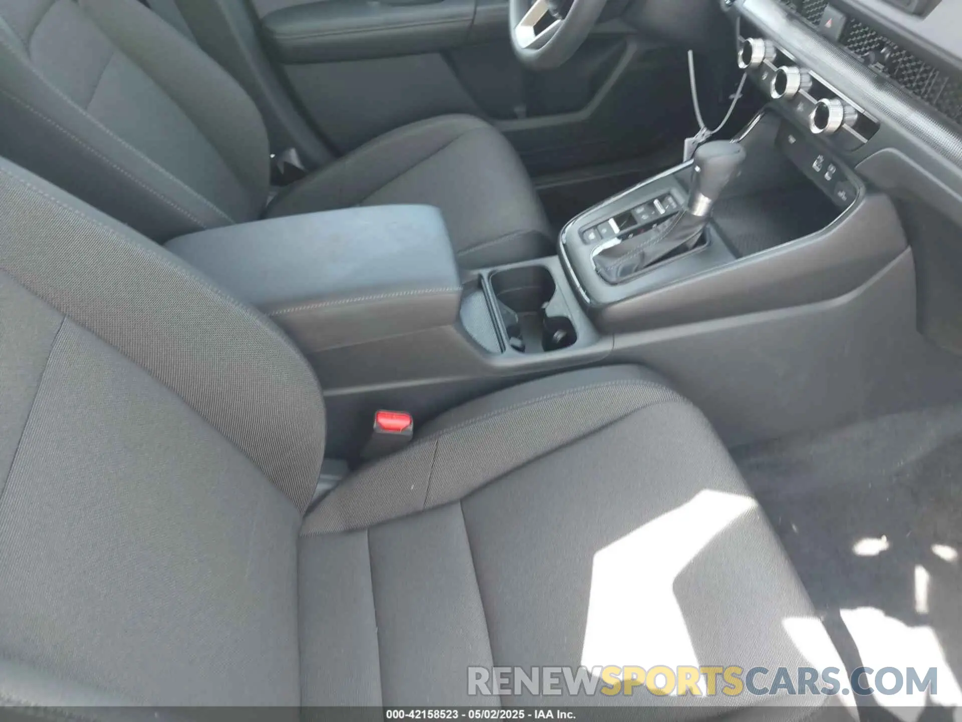 5 fotografías del automóvil dañado 2HKRS4H40SH468140 HONDA CR-V 2025