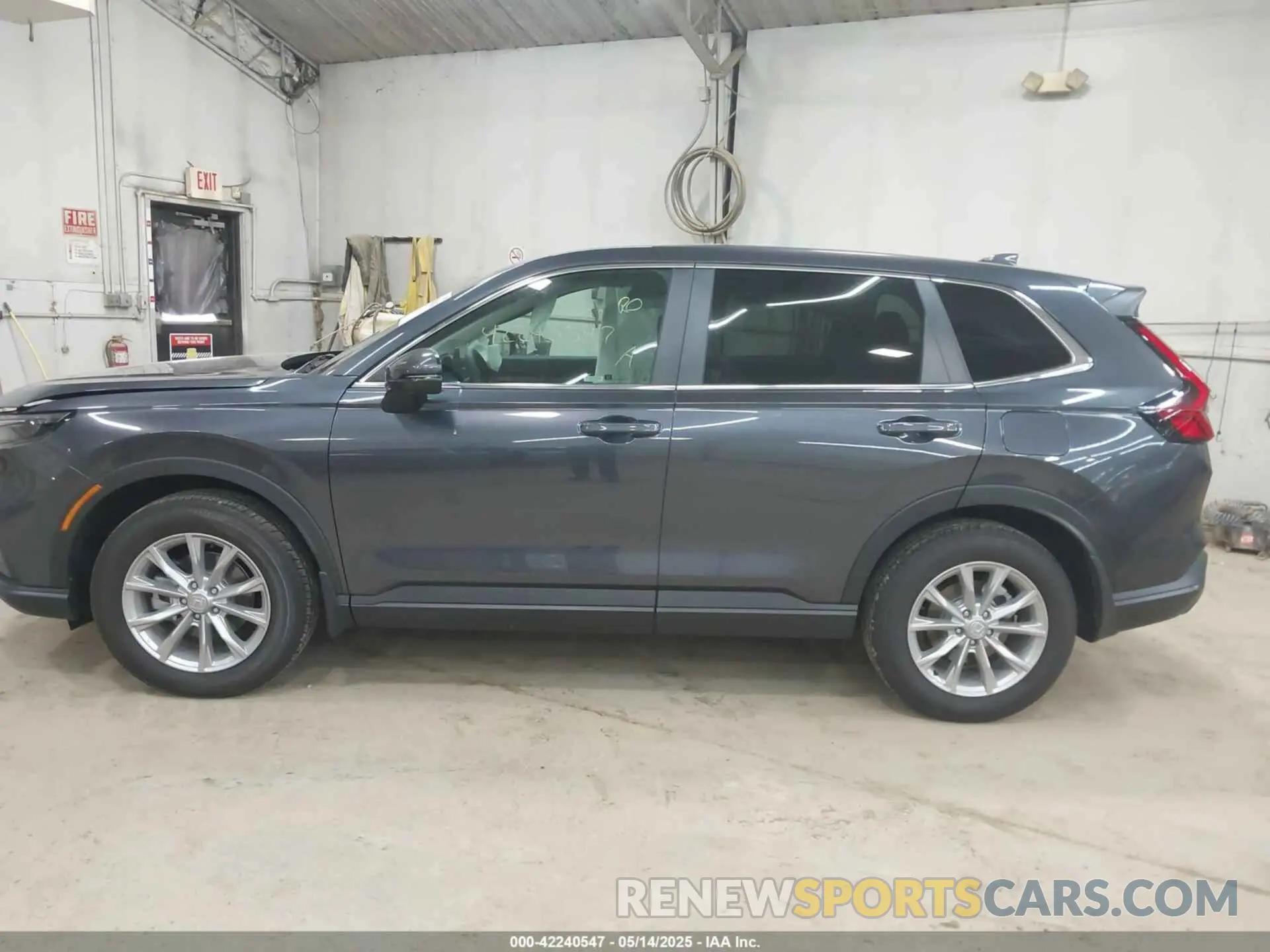 14 fotografías del automóvil dañado 2HKRS4H49SH477886 HONDA CR-V 2025