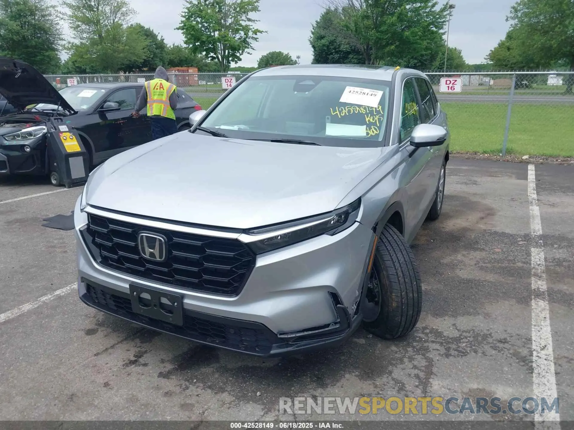 2 fotografías del automóvil dañado 2HKRS4H70SH487894 HONDA CR-V 2025