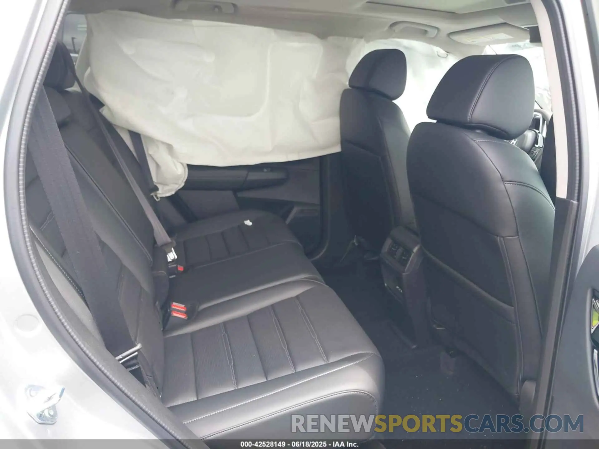 8 fotografías del automóvil dañado 2HKRS4H70SH487894 HONDA CR-V 2025