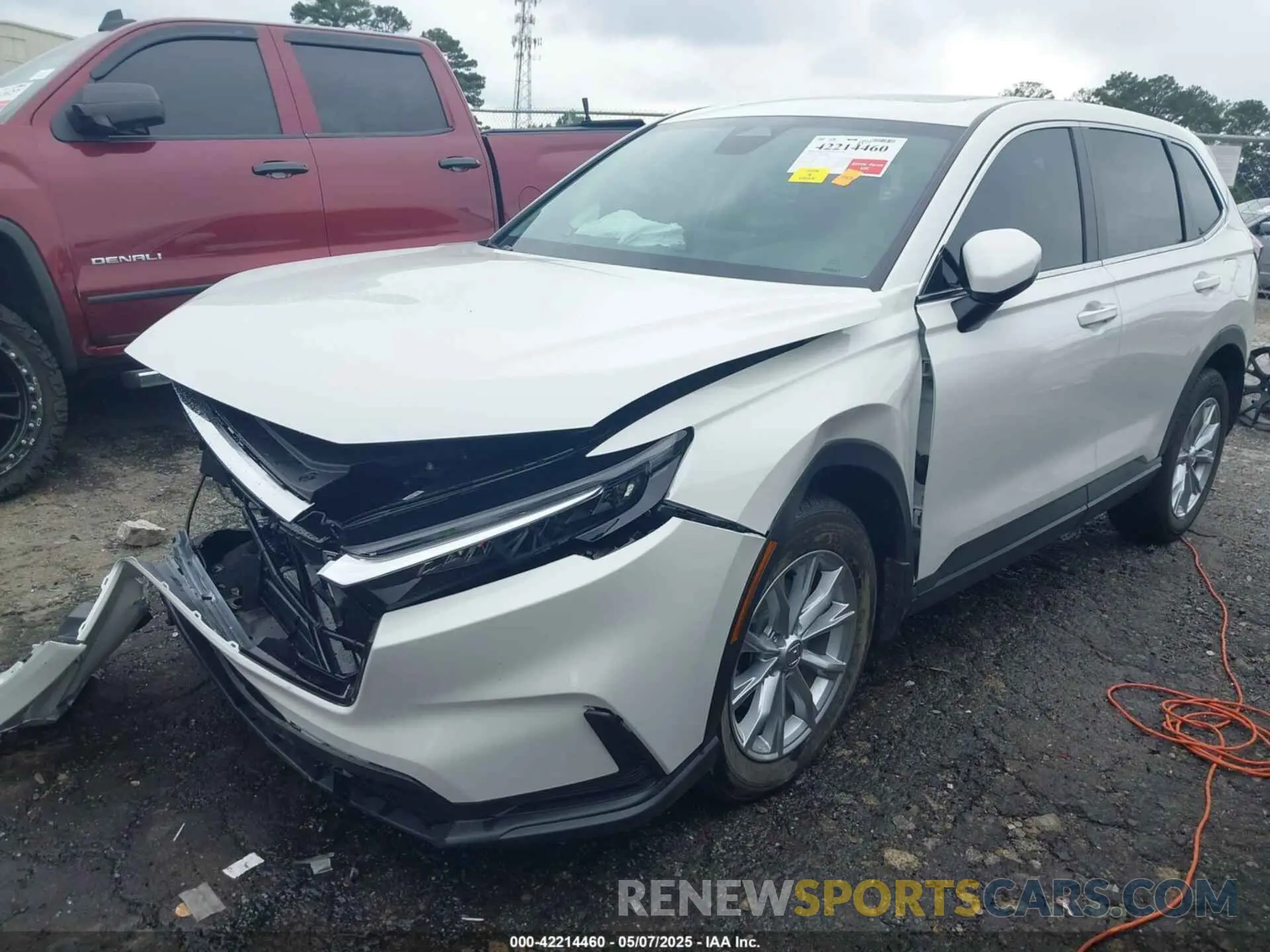 2 fotografías del automóvil dañado 2HKRS4H71SH430152 HONDA CR-V 2025