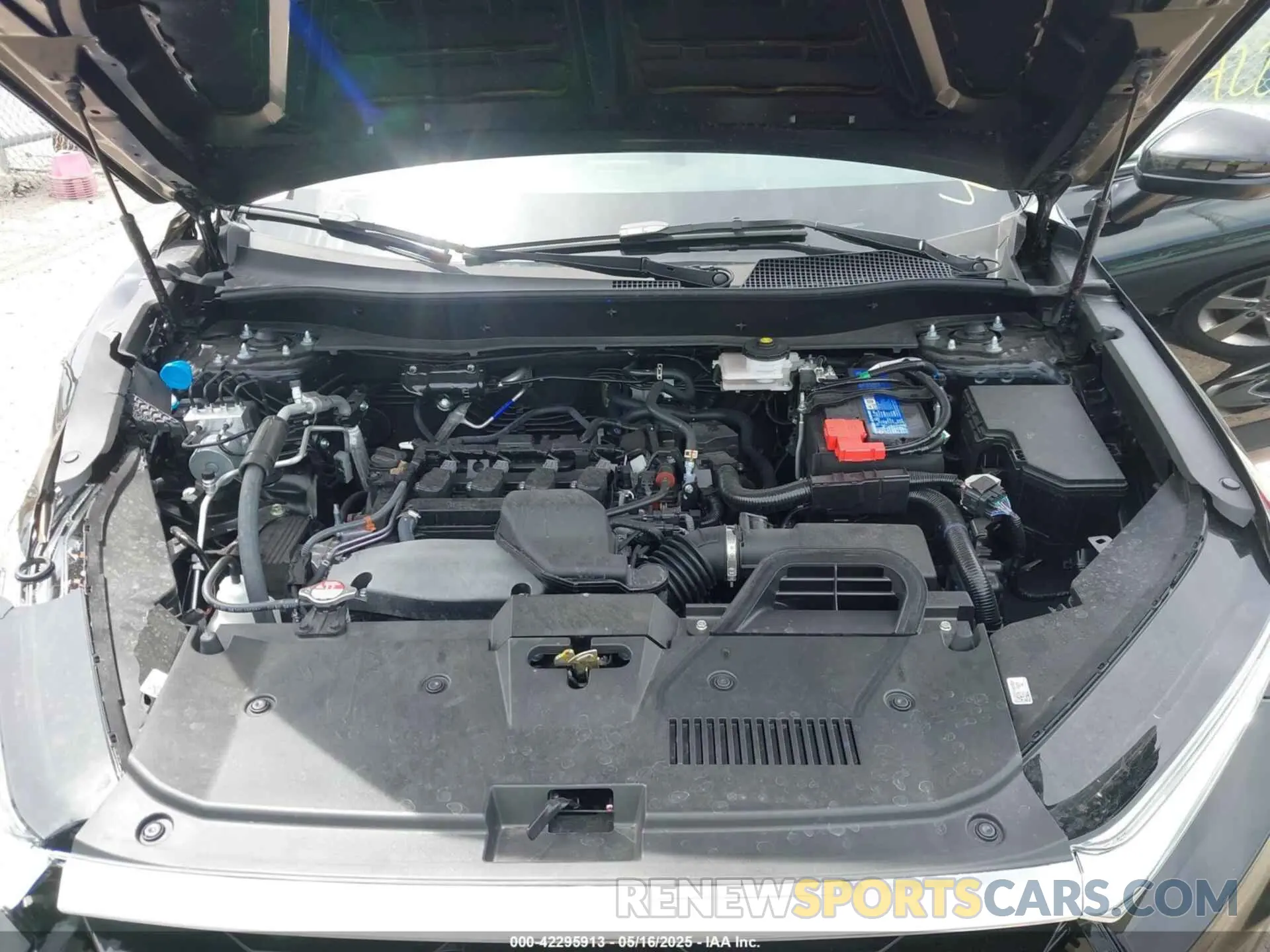10 fotografías del automóvil dañado 2HKRS4H74SH449410 HONDA CR-V 2025