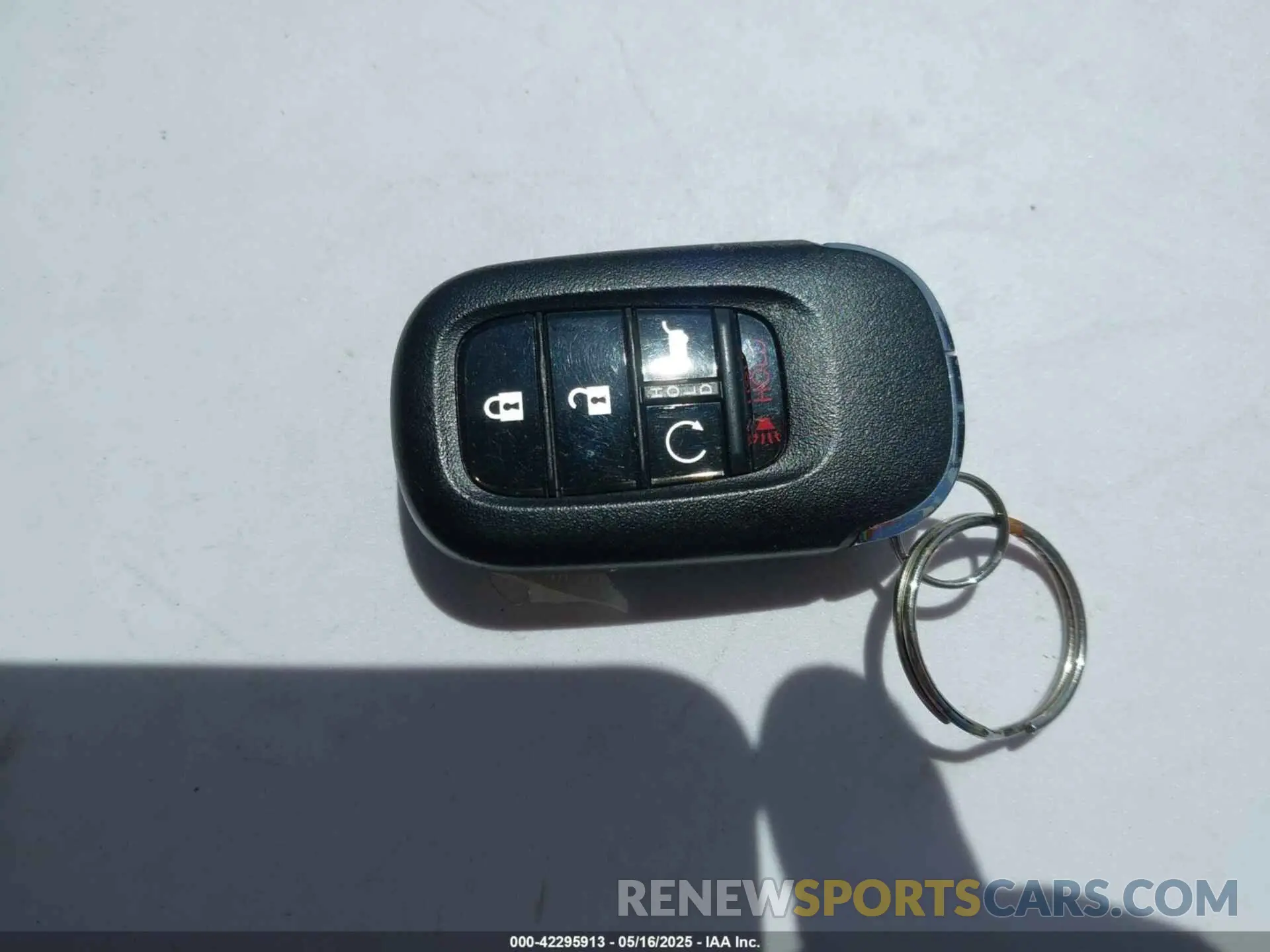 11 fotografías del automóvil dañado 2HKRS4H74SH449410 HONDA CR-V 2025