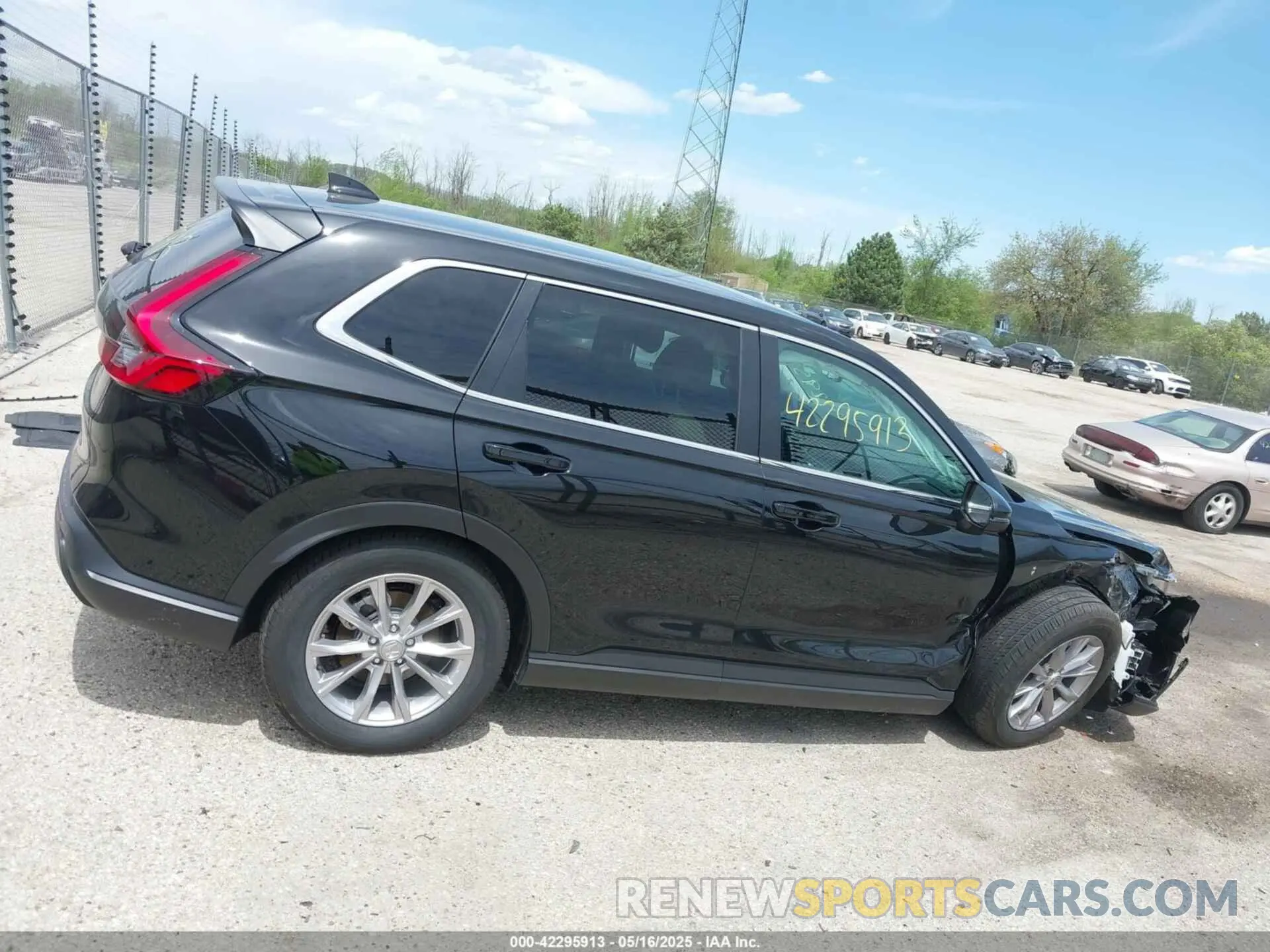 13 fotografías del automóvil dañado 2HKRS4H74SH449410 HONDA CR-V 2025