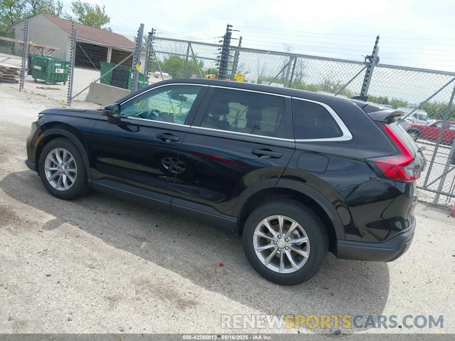 3 fotografías del automóvil dañado 2HKRS4H74SH449410 HONDA CR-V 2025