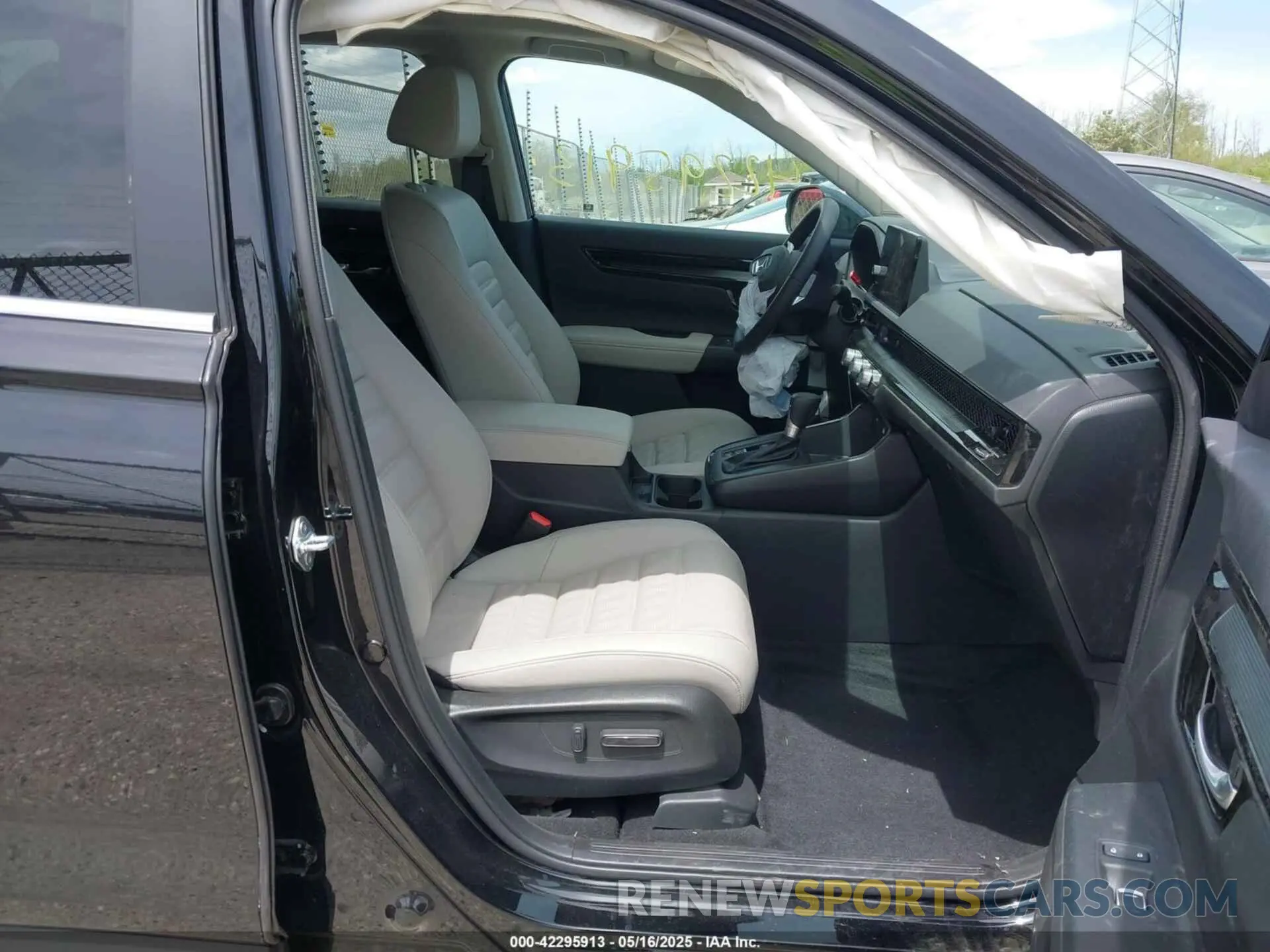 5 fotografías del automóvil dañado 2HKRS4H74SH449410 HONDA CR-V 2025