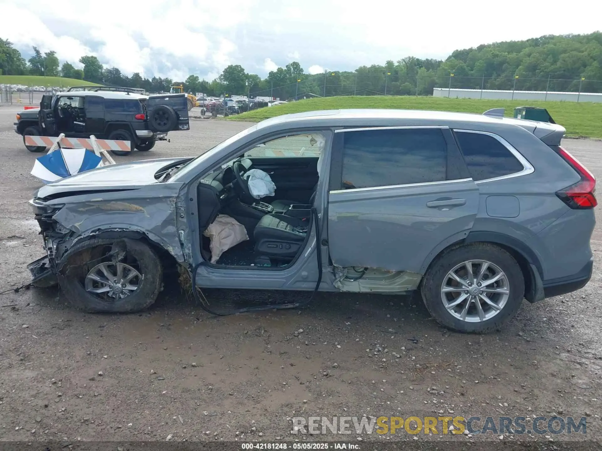 13 fotografías del automóvil dañado 2HKRS4H75SH442904 HONDA CR-V 2025