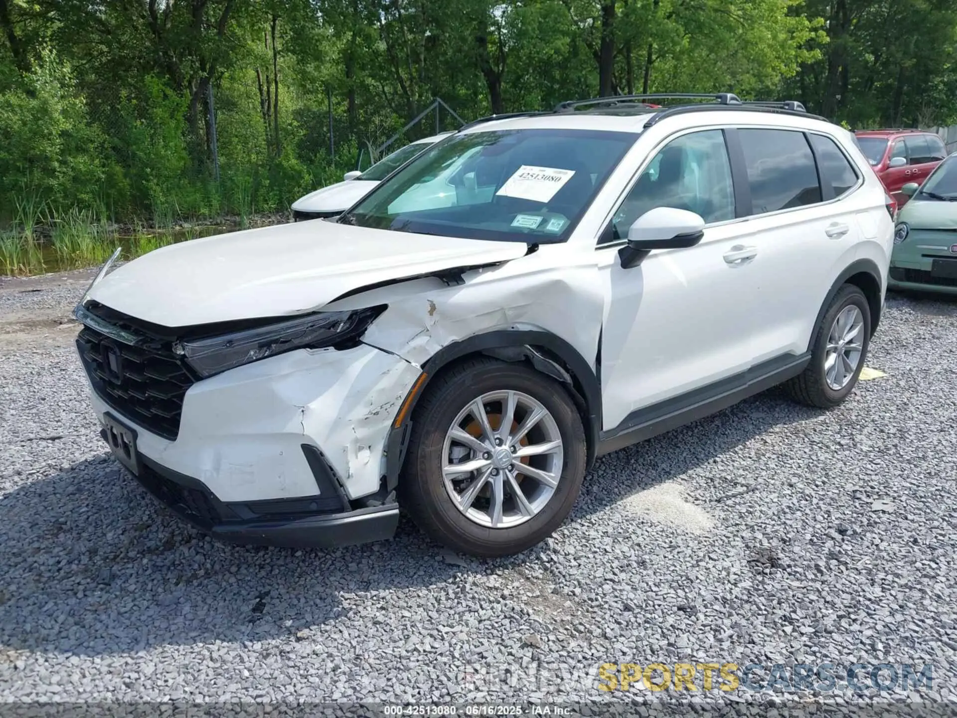 2 fotografías del automóvil dañado 2HKRS4H75SH459198 HONDA CR-V 2025