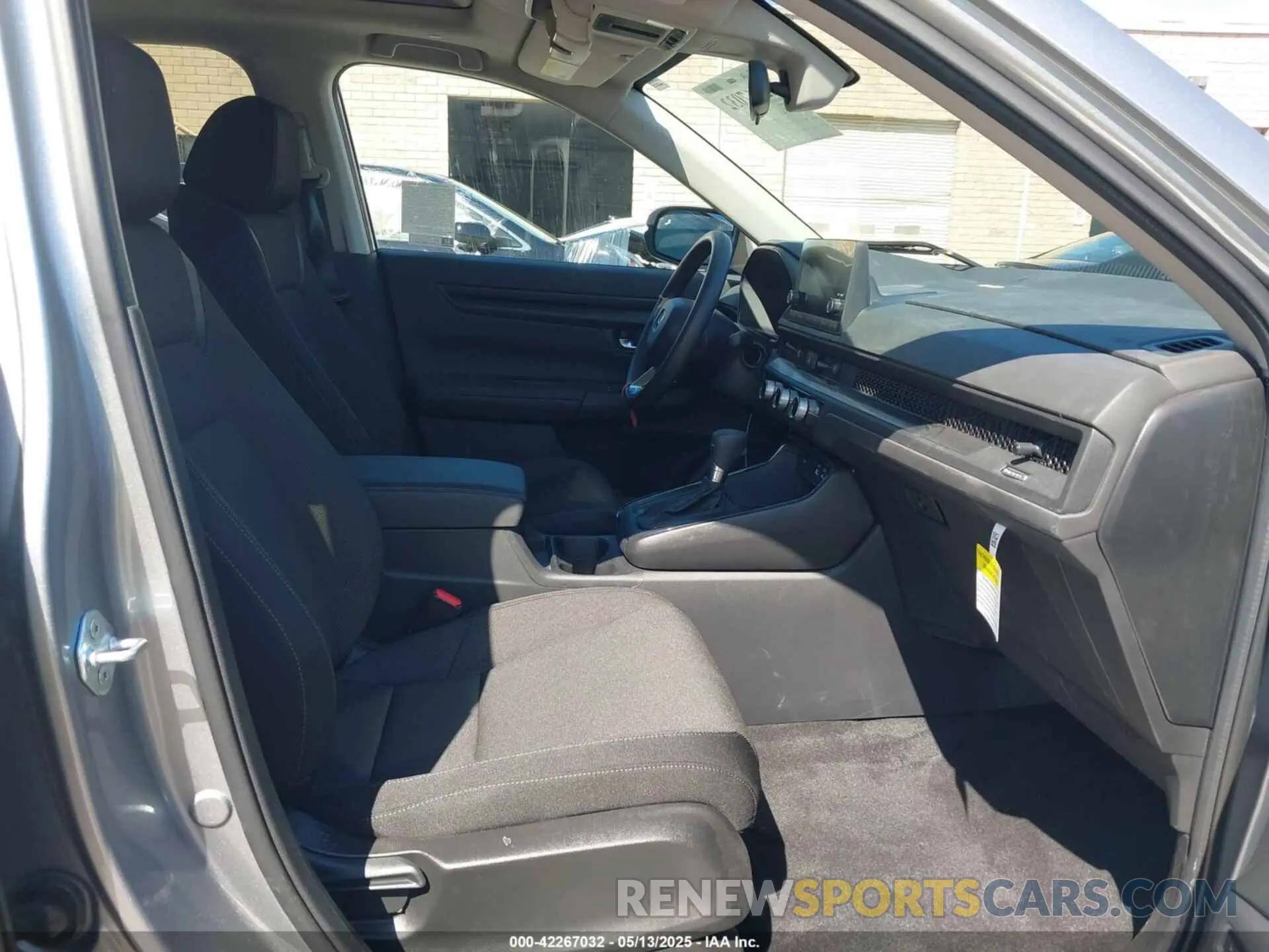 5 fotografías del automóvil dañado 7FARS4H47SE005964 HONDA CR-V 2025