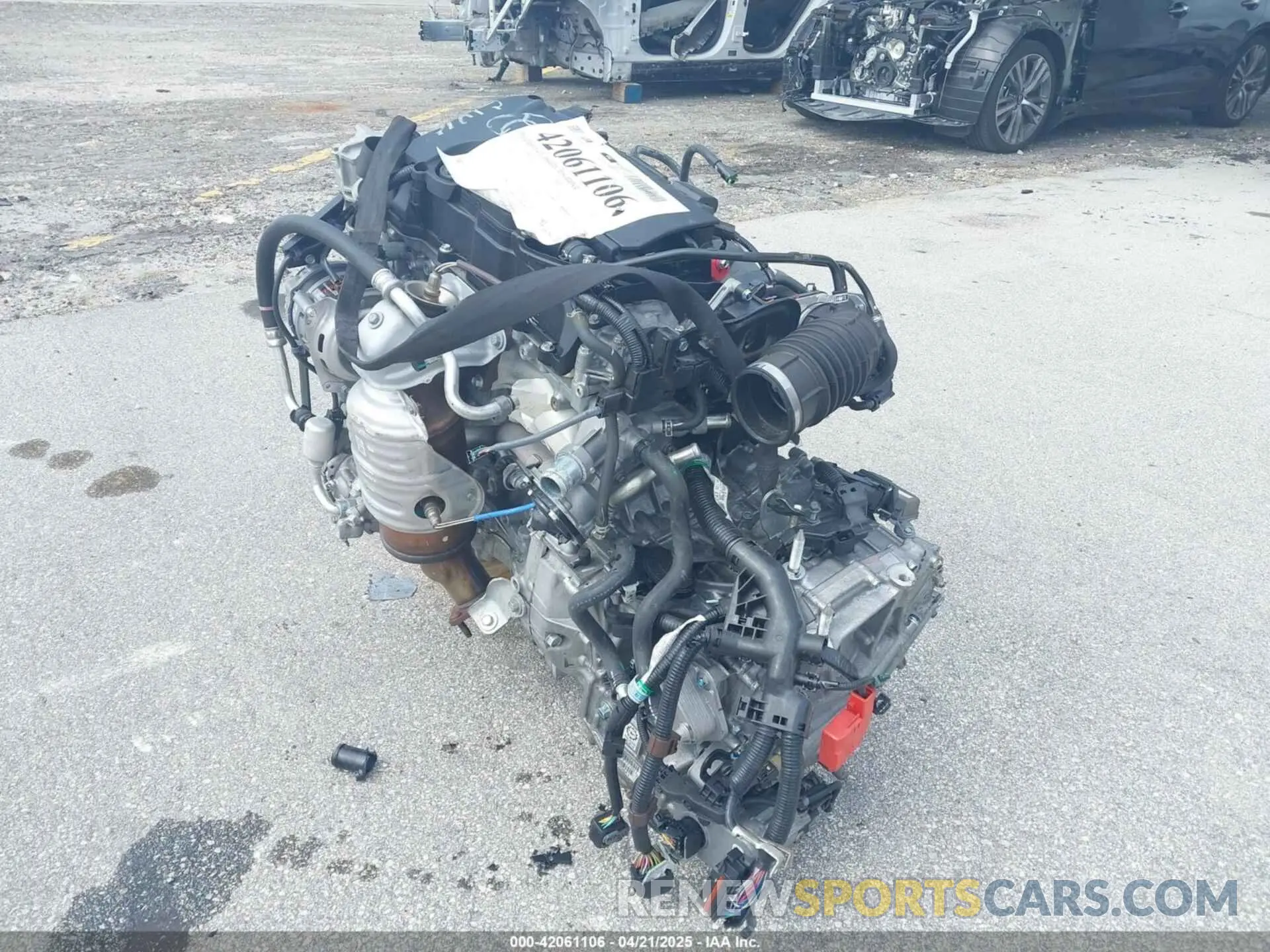 2 fotografías del automóvil dañado 7FARS4H70SE004911 HONDA CR-V 2025