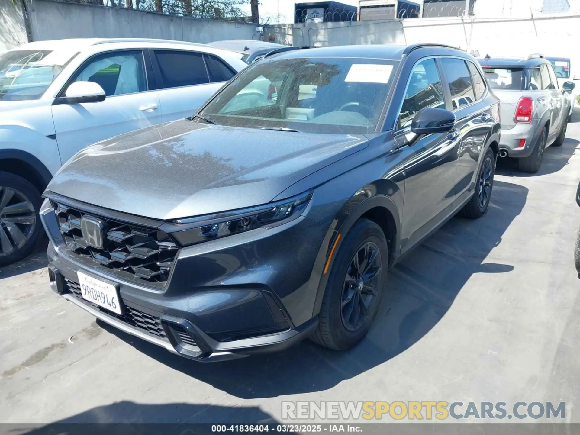 2 fotografías del automóvil dañado 7FARS5H54SE009825 HONDA CR-V 2025