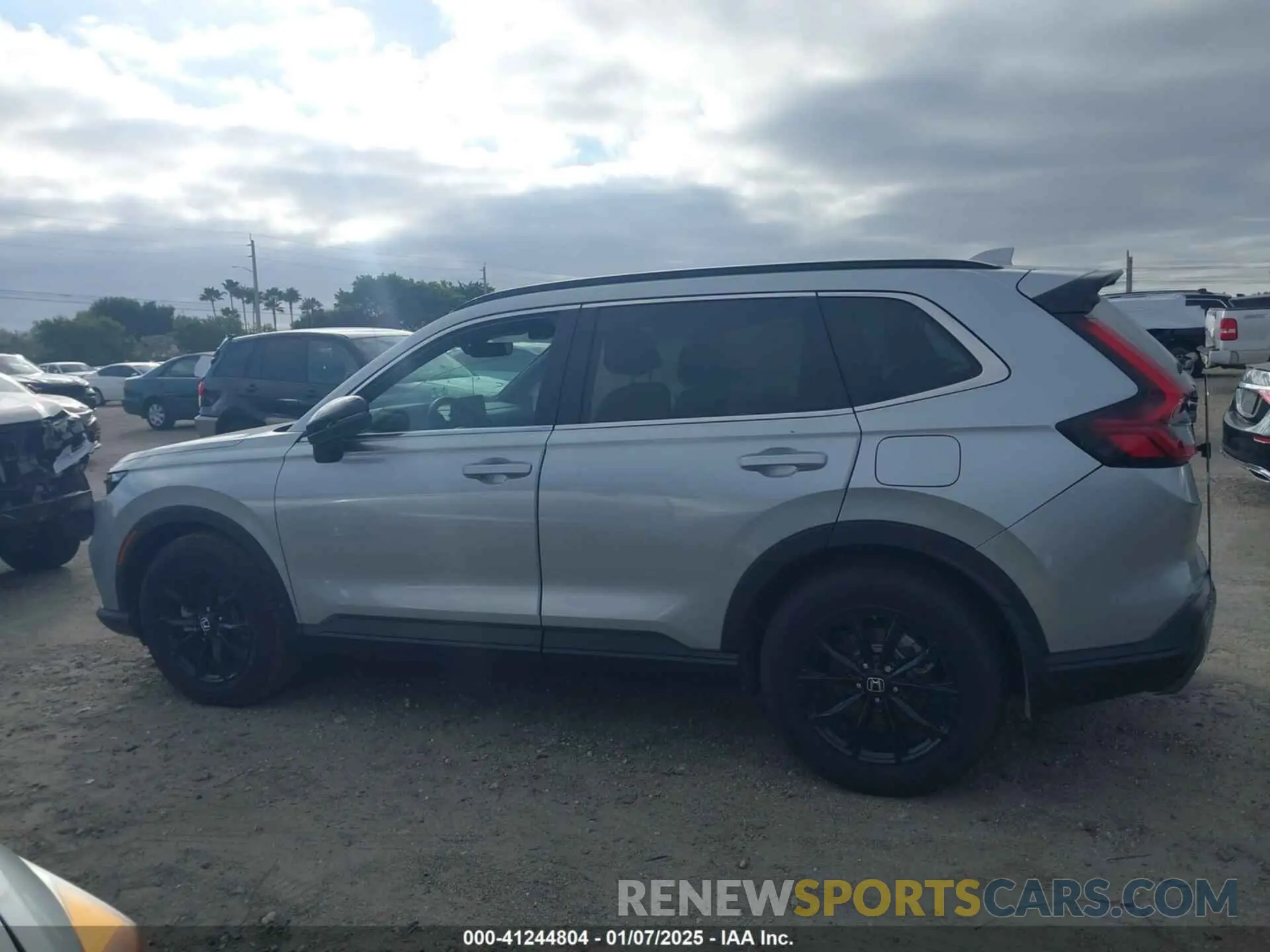 14 fotografías del automóvil dañado 7FARS5H85SE013182 HONDA CR-V 2025