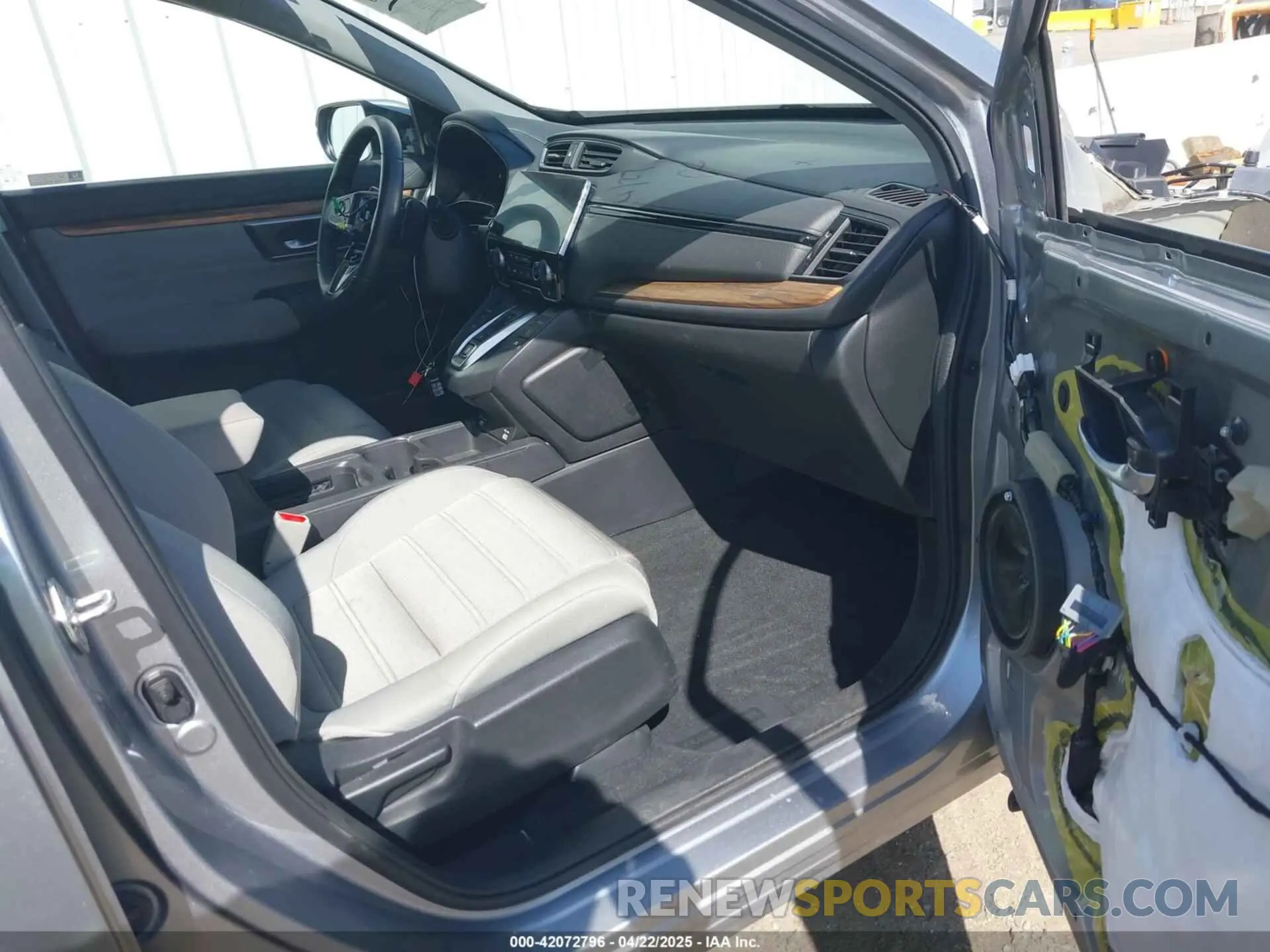 5 fotografías del automóvil dañado 7FART6H53LE004913 HONDA CR-V HYBRID 2020