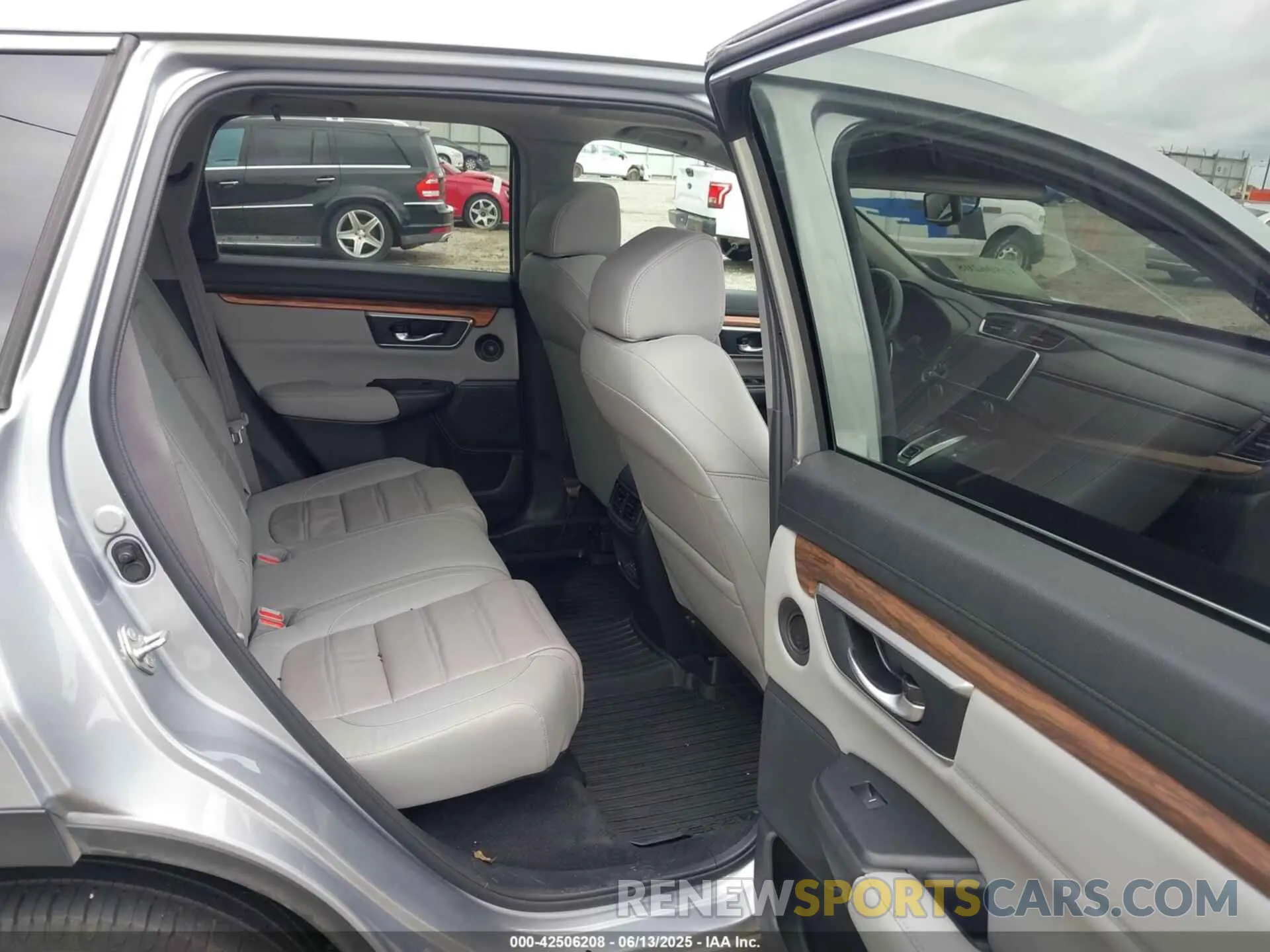 8 fotografías del automóvil dañado 7FART6H80LE026295 HONDA CR-V HYBRID 2020