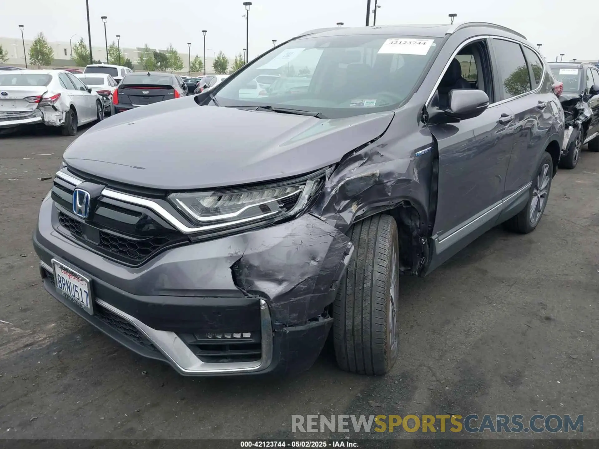 2 fotografías del automóvil dañado 7FART6H99LE000979 HONDA CR-V HYBRID 2020