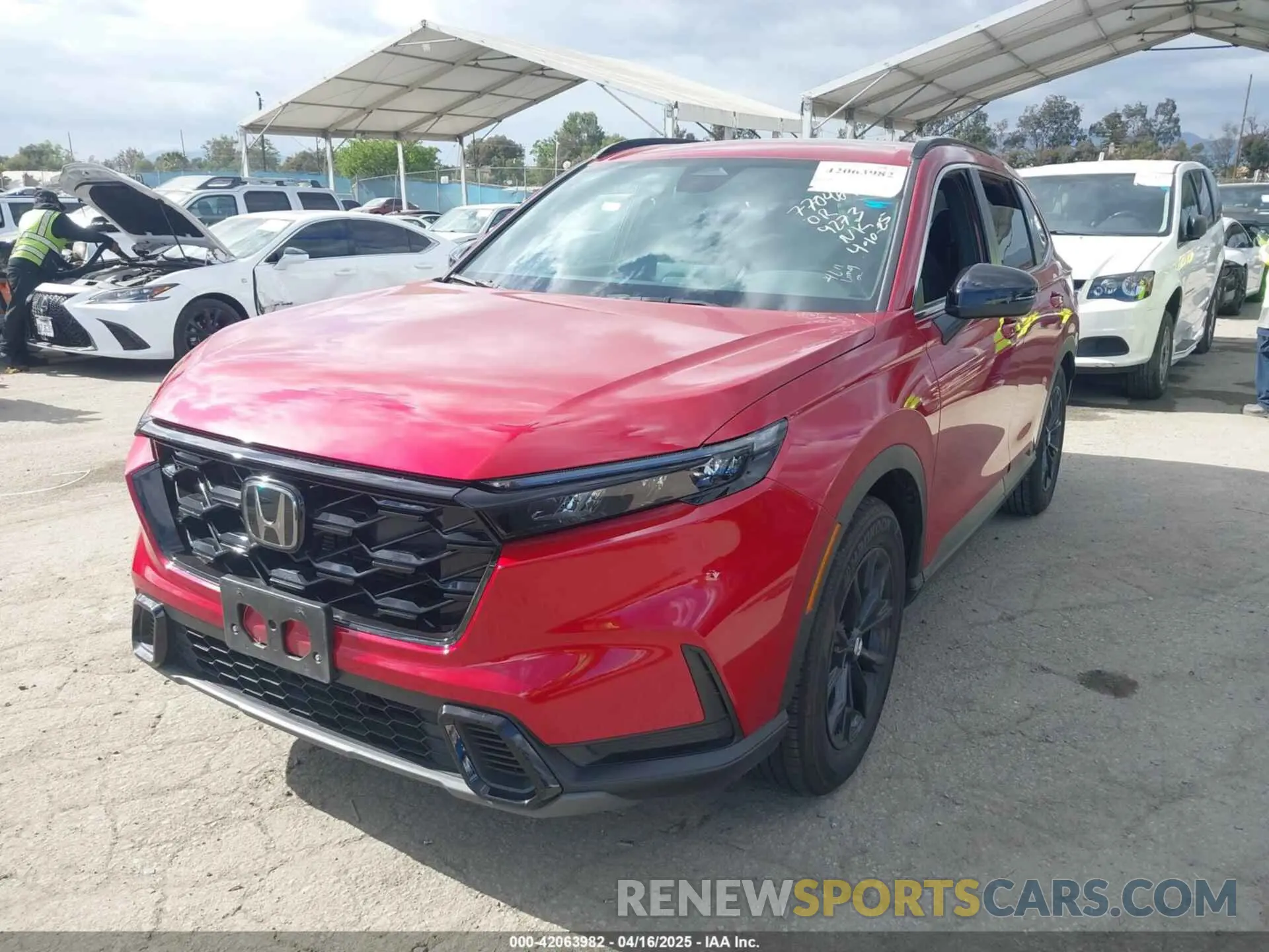 2 fotografías del automóvil dañado 7FARS5H50RE035932 HONDA CR-V HYBRID 2024