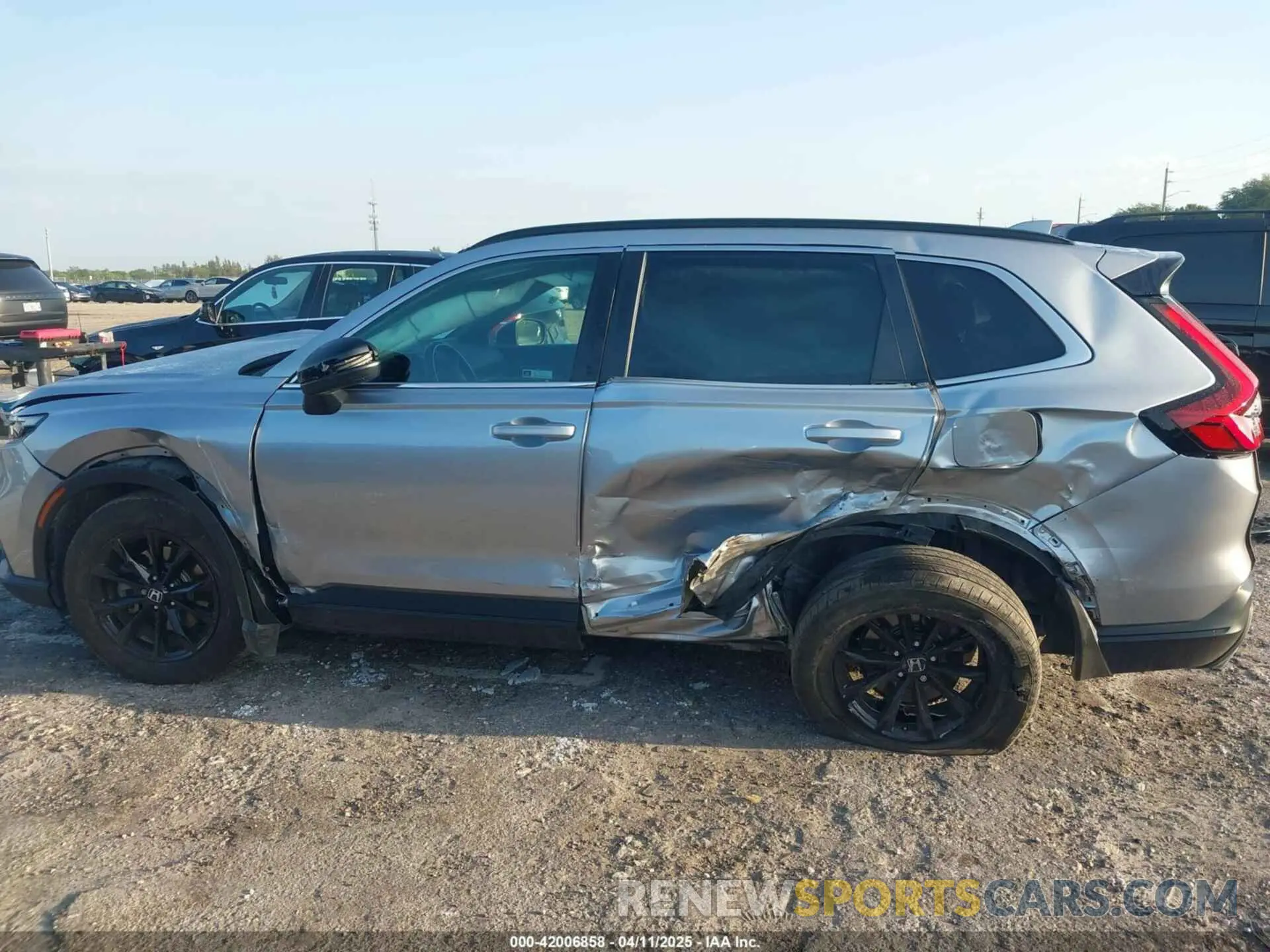 14 fotografías del automóvil dañado 7FARS6H86RE019136 HONDA CR-V HYBRID 2024