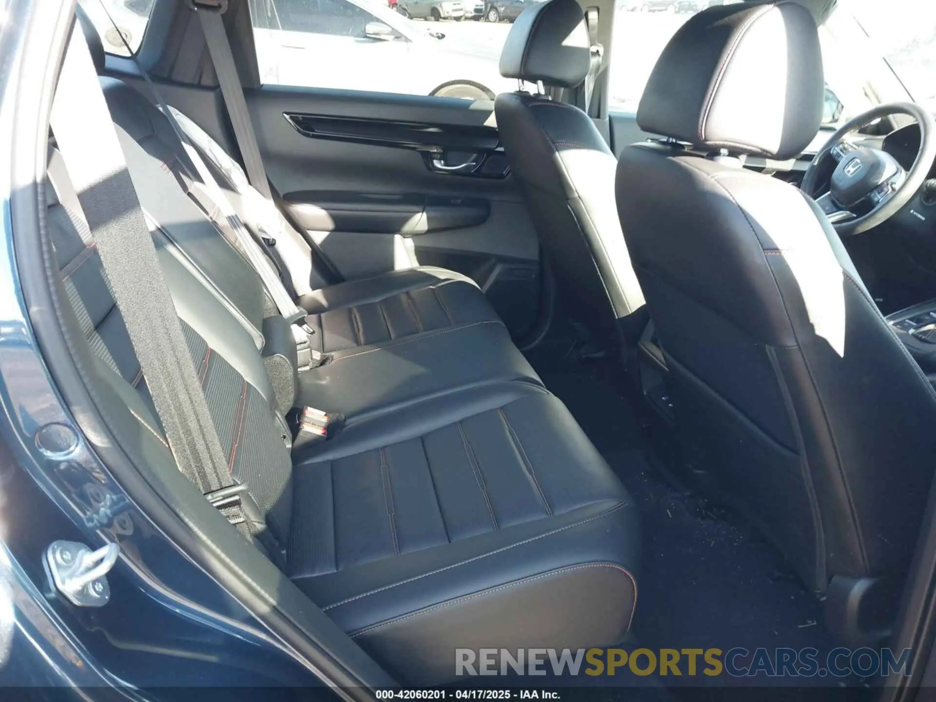 8 fotografías del automóvil dañado 2HKRS6H90SH809835 HONDA CR-V HYBRID 2025
