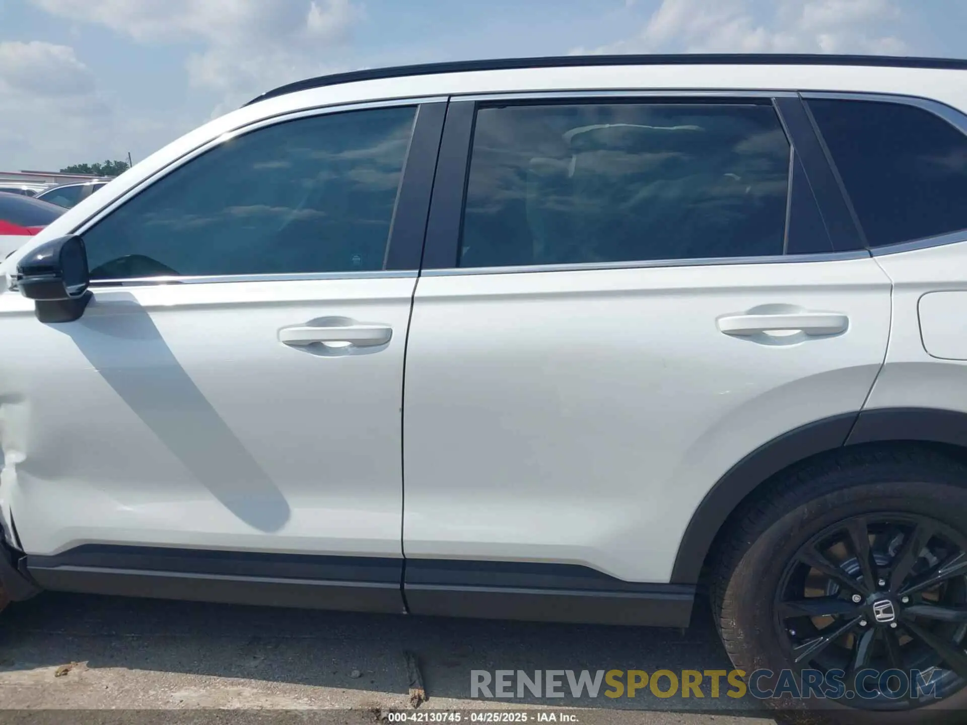 13 fotografías del automóvil dañado 7FARS5H82SE000907 HONDA CR-V HYBRID 2025