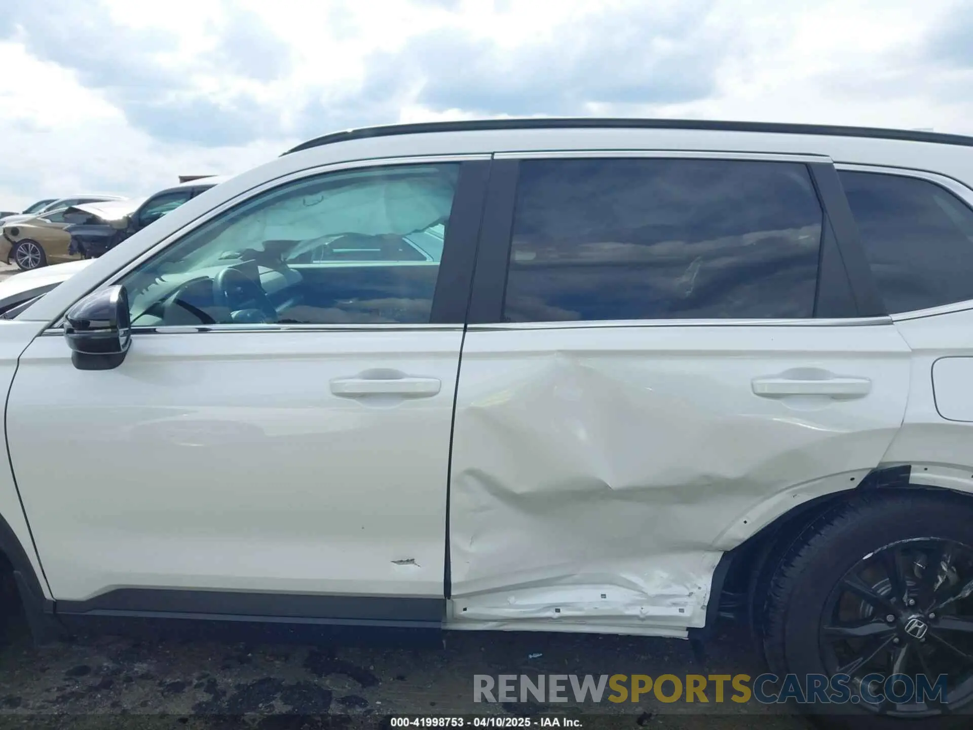 13 fotografías del automóvil dañado 7FARS5H87SE011918 HONDA CR-V HYBRID 2025