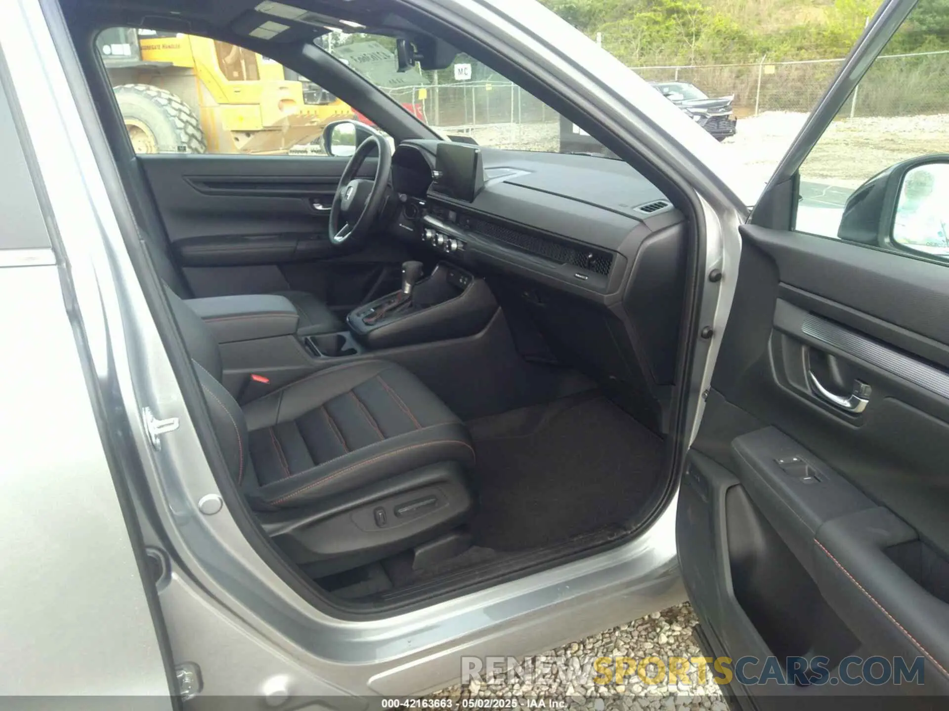 5 fotografías del automóvil dañado 7FARS6H83SE038362 HONDA CR-V HYBRID 2025