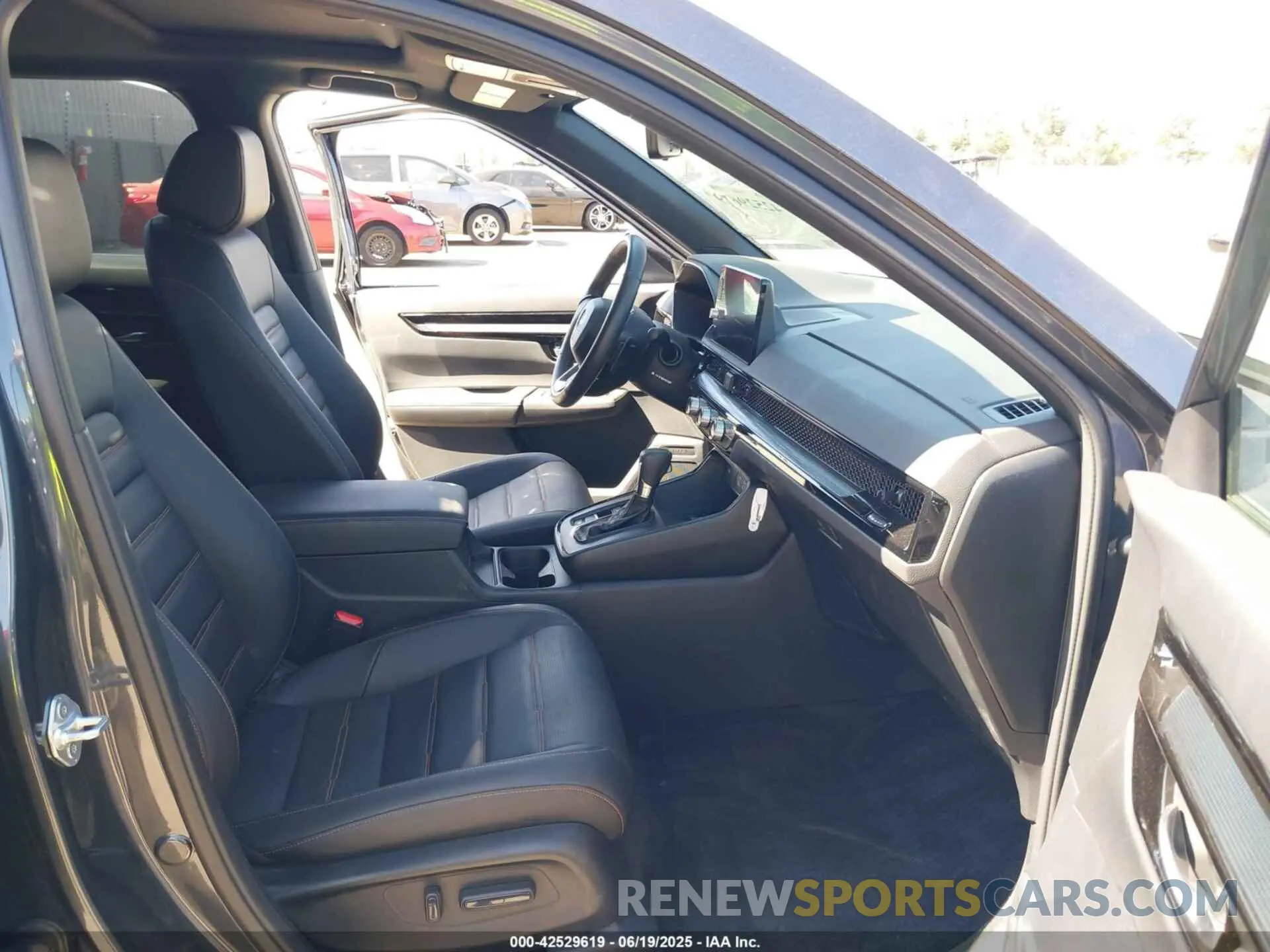 5 fotografías del automóvil dañado 7FARS6H94SE019487 HONDA CR-V HYBRID 2025