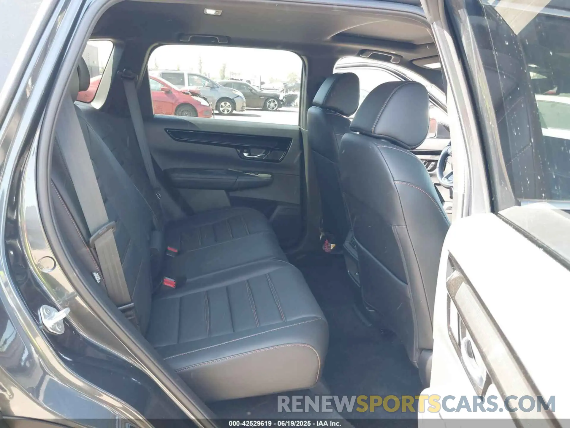 8 fotografías del automóvil dañado 7FARS6H94SE019487 HONDA CR-V HYBRID 2025