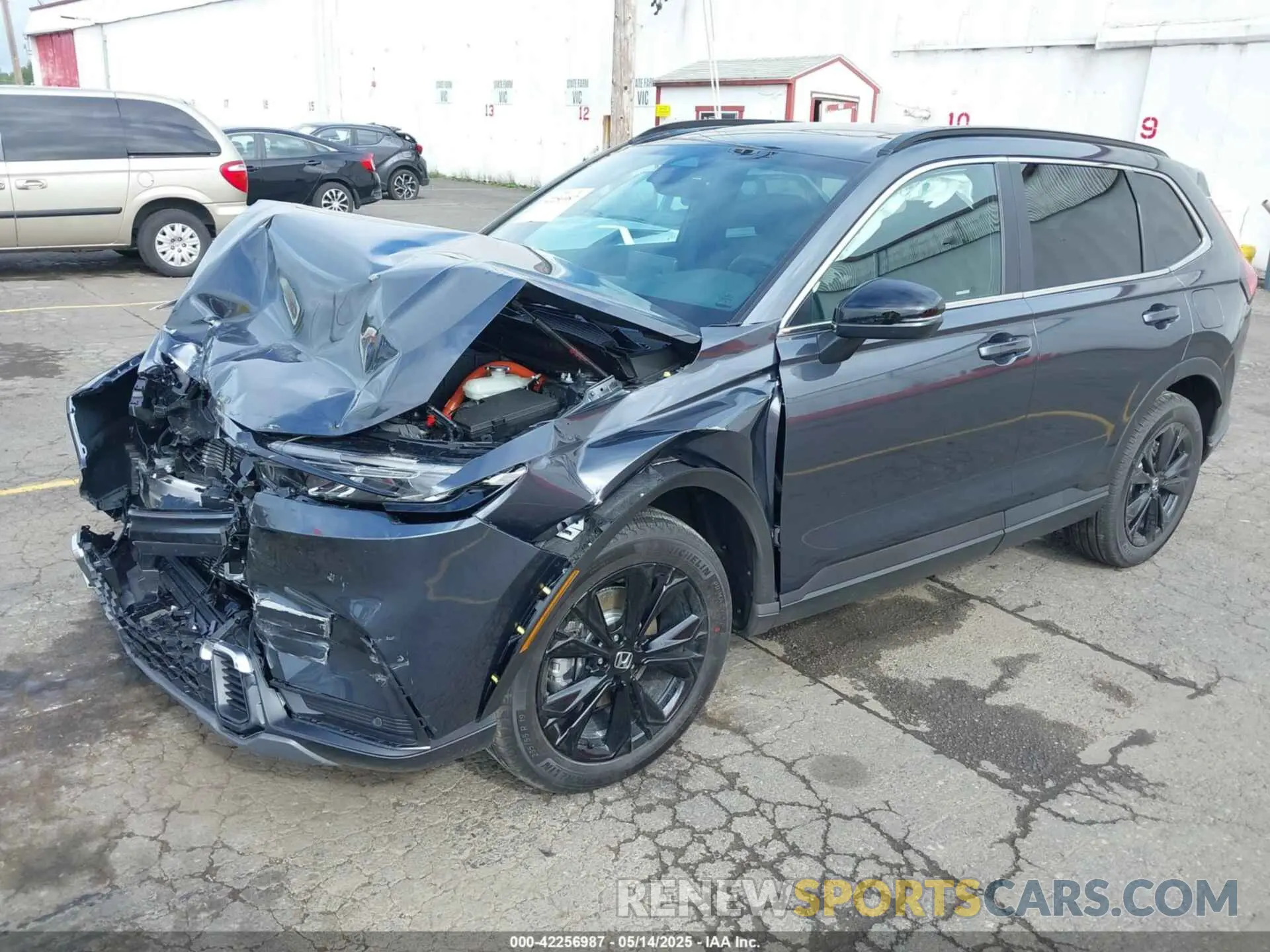 2 fotografías del automóvil dañado 7FARS6H96SE088004 HONDA CR-V HYBRID 2025