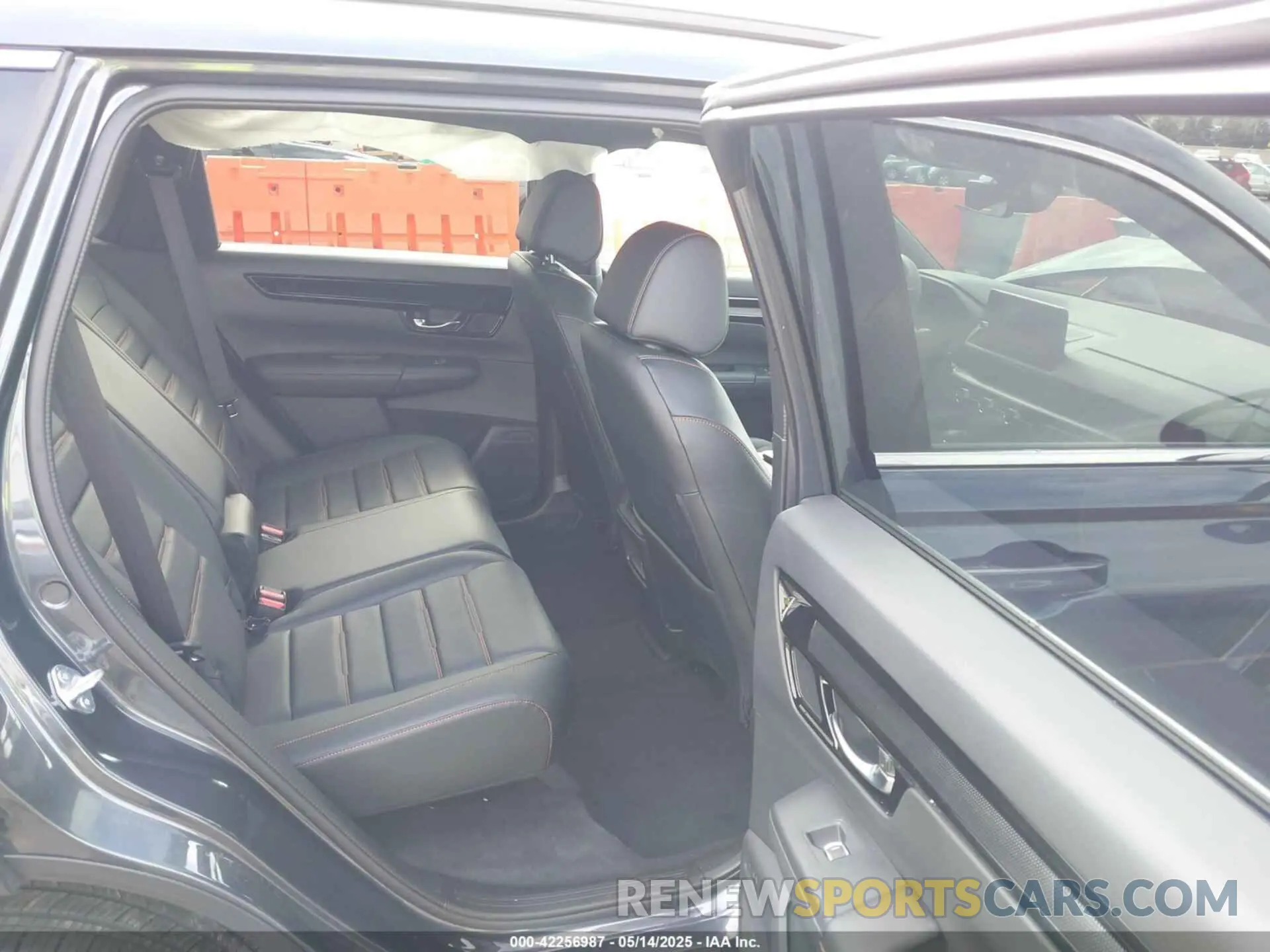 8 fotografías del automóvil dañado 7FARS6H96SE088004 HONDA CR-V HYBRID 2025