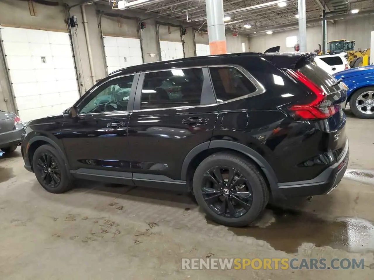 2 fotografías del automóvil dañado 7FARS6H90PE006484 HONDA CRV 2023