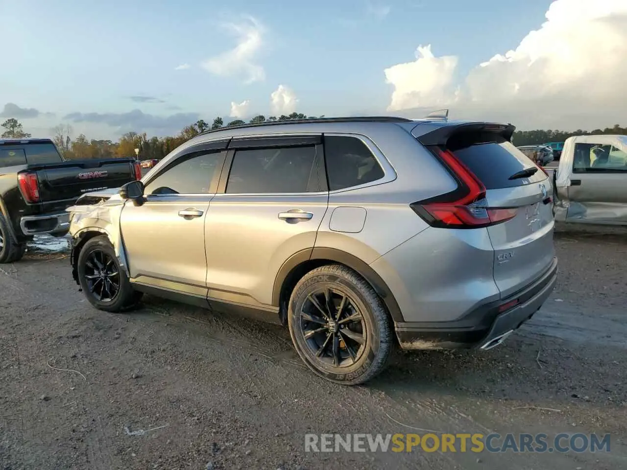 2 fotografías del automóvil dañado 7FARS5H86RE034021 HONDA CRV 2024