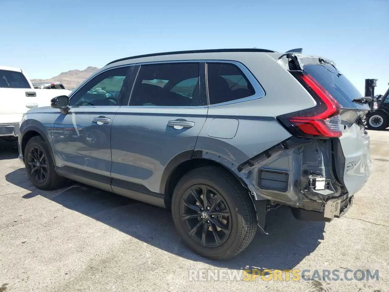 2 fotografías del automóvil dañado 7FARS6H50RE077491 HONDA CRV 2024