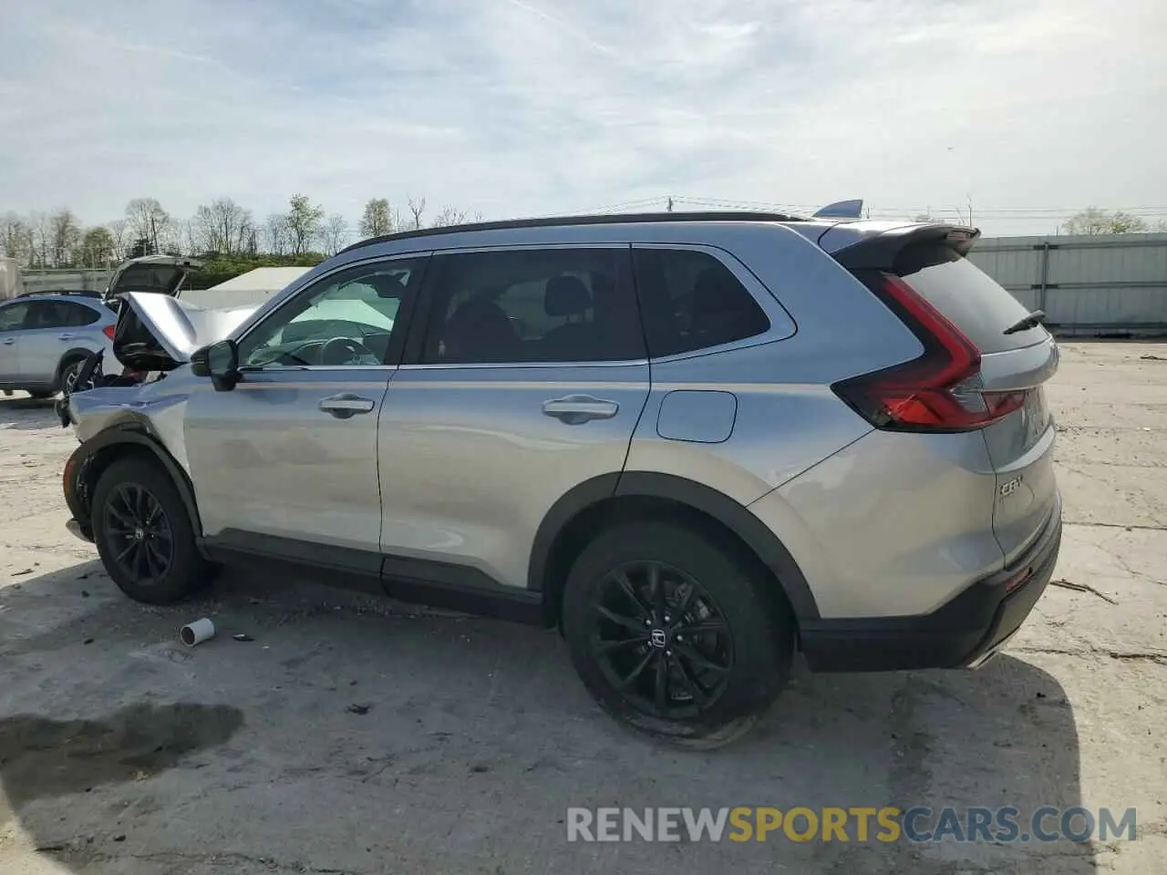 2 fotografías del automóvil dañado 7FARS6H53RE061432 HONDA CRV 2024