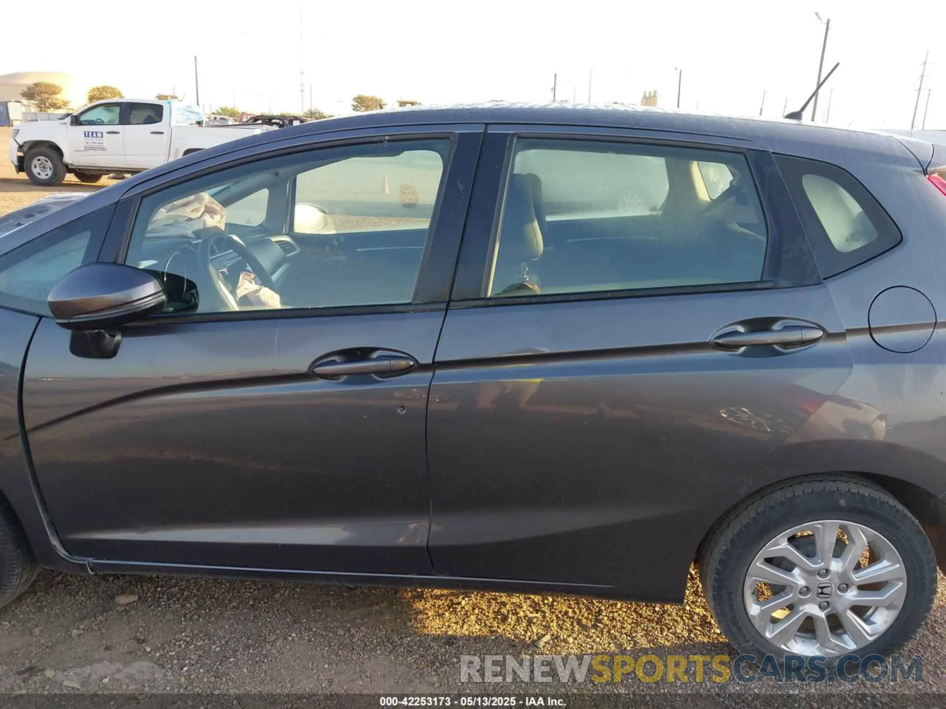 15 fotografías del automóvil dañado 3HGGK5855KM004455 HONDA FIT 2019