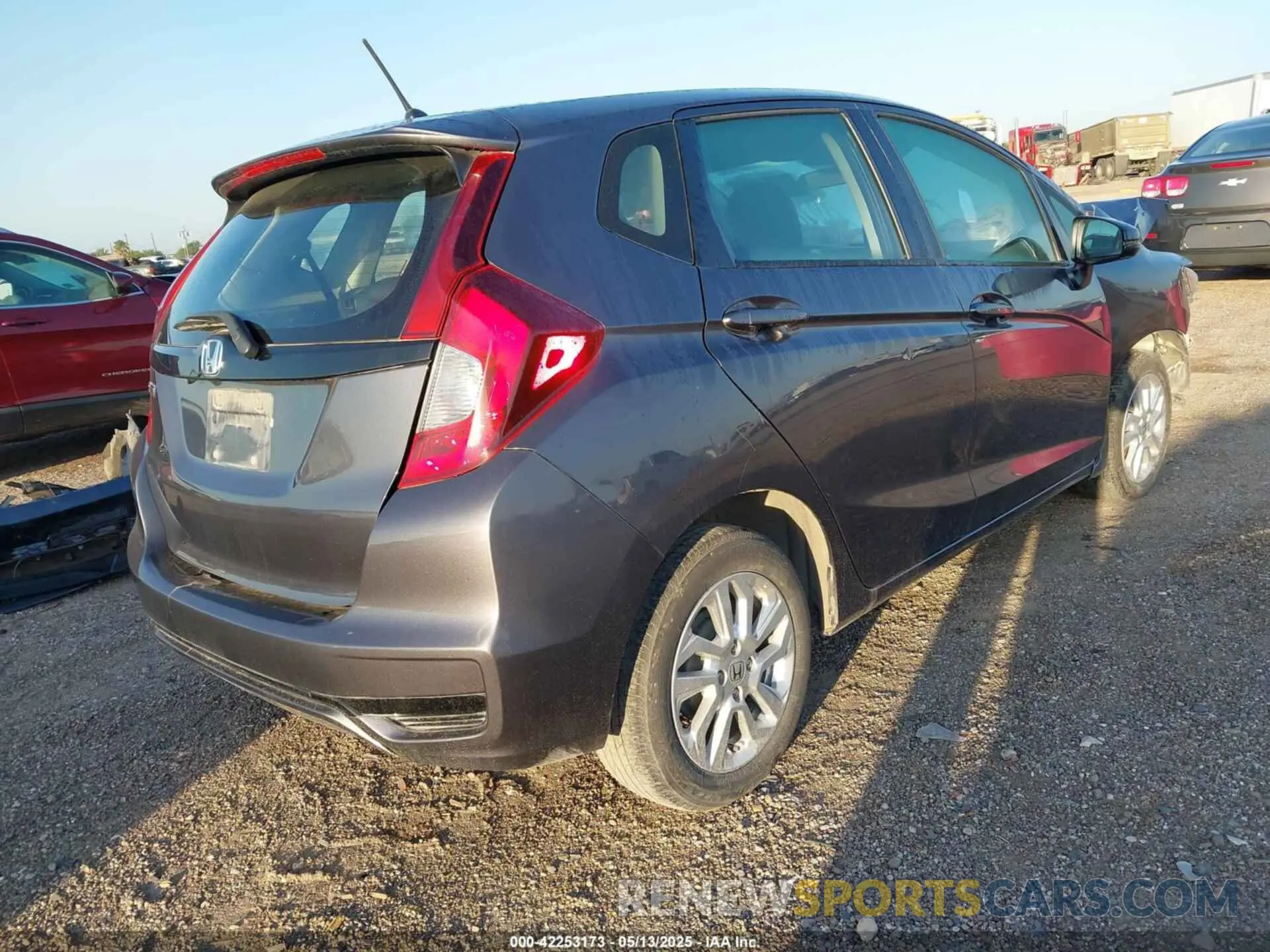 4 fotografías del automóvil dañado 3HGGK5855KM004455 HONDA FIT 2019