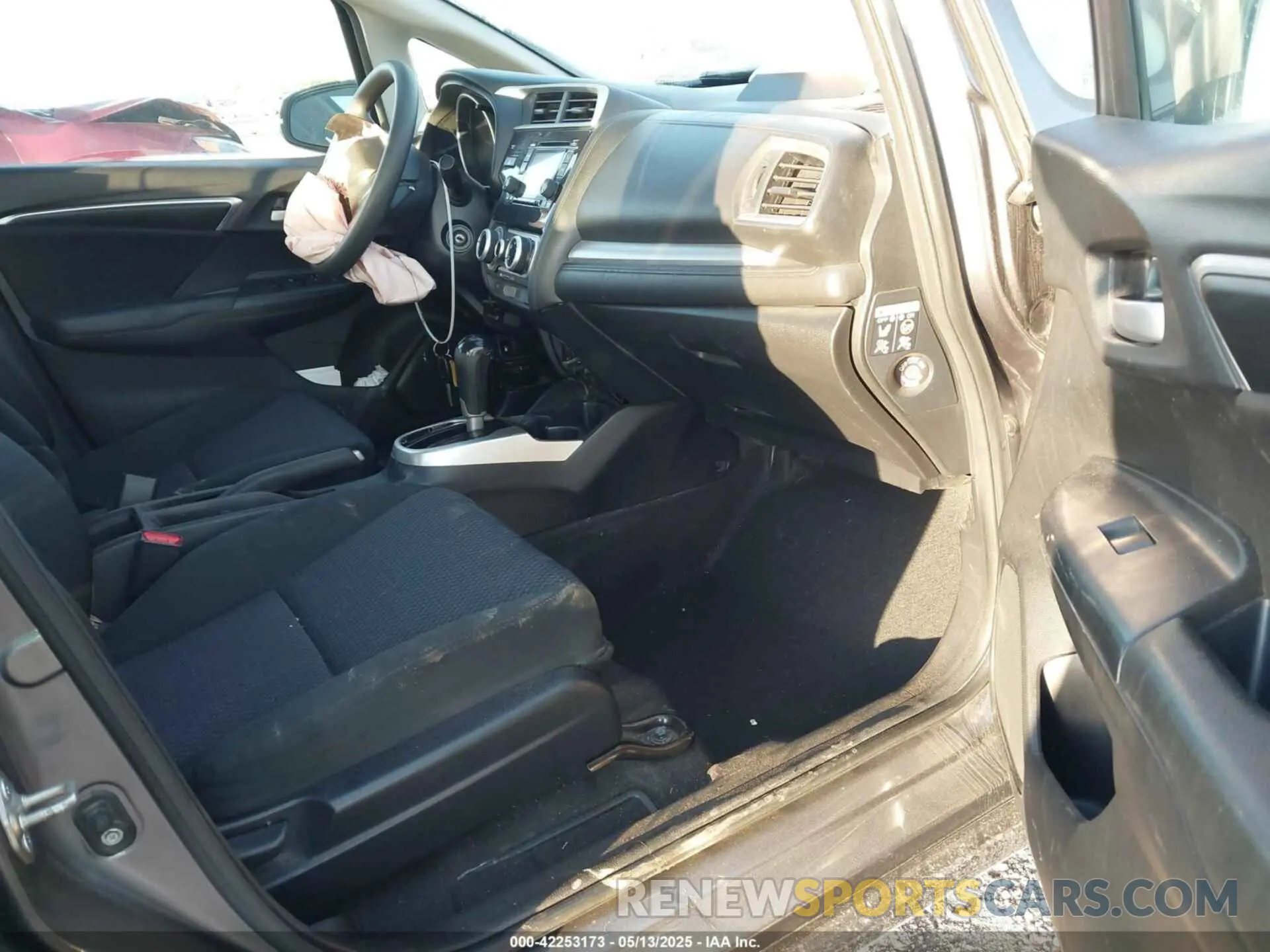 5 fotografías del automóvil dañado 3HGGK5855KM004455 HONDA FIT 2019