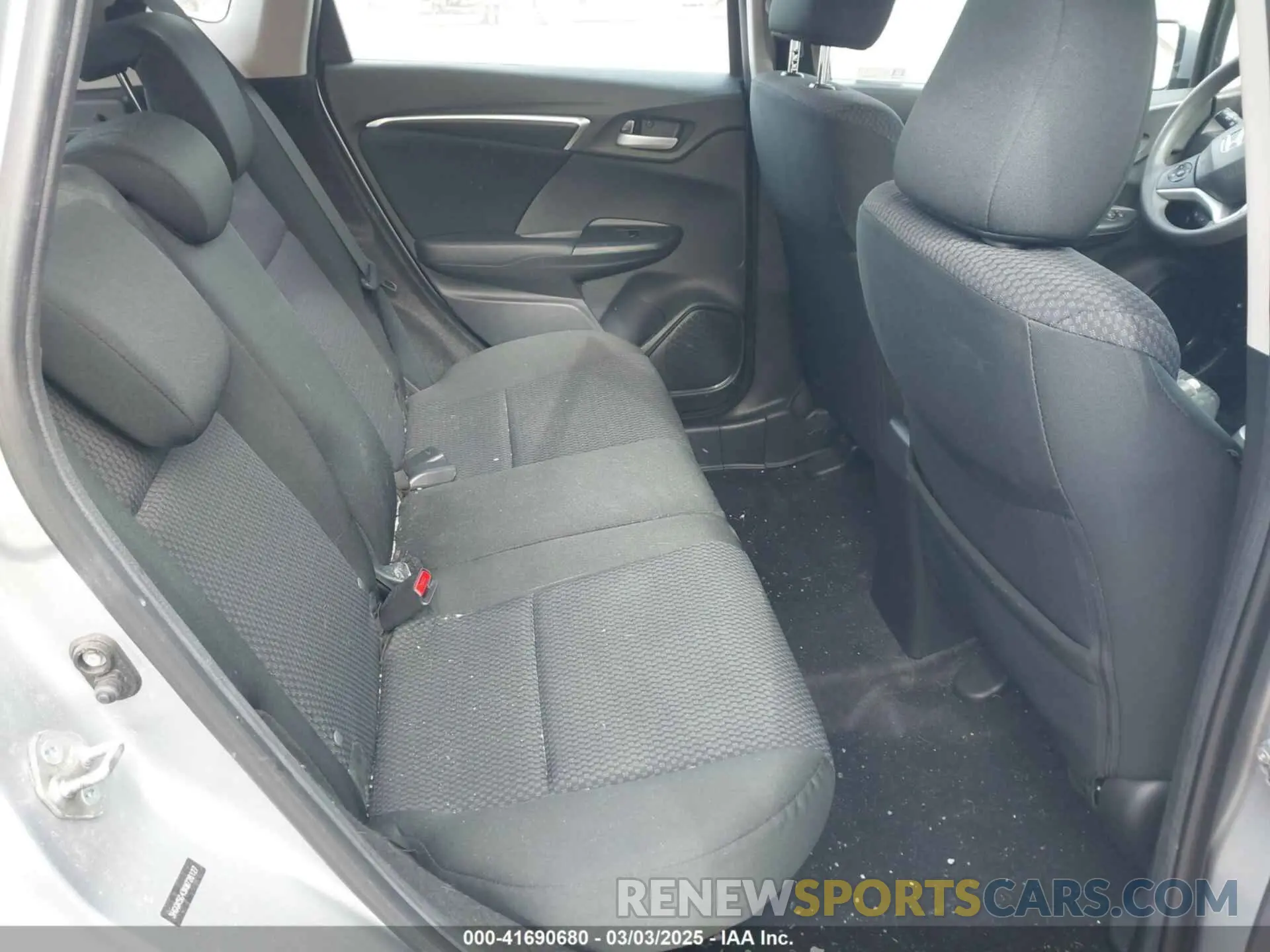 8 fotografías del automóvil dañado 3HGGK5G43KM726127 HONDA FIT 2019