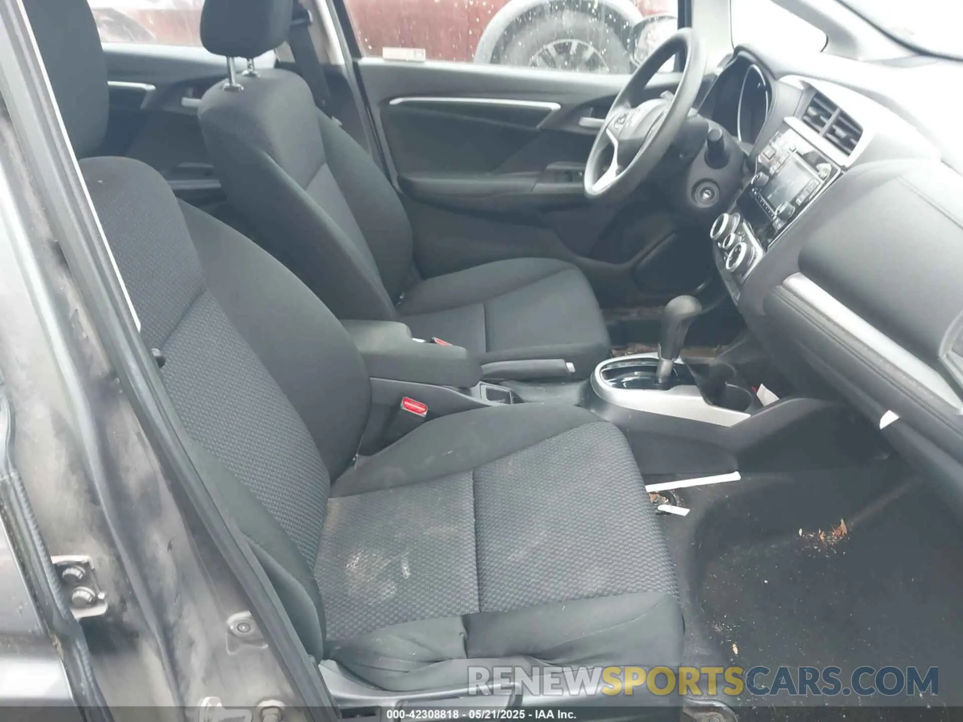 5 fotografías del automóvil dañado 3HGGK5H40KM735754 HONDA FIT 2019