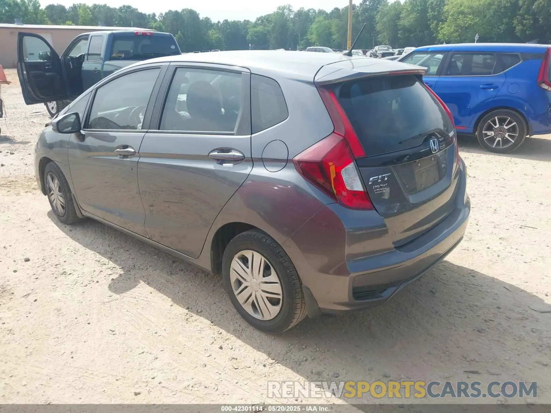 3 fotografías del automóvil dañado 3HGGK5H42KM711424 HONDA FIT 2019