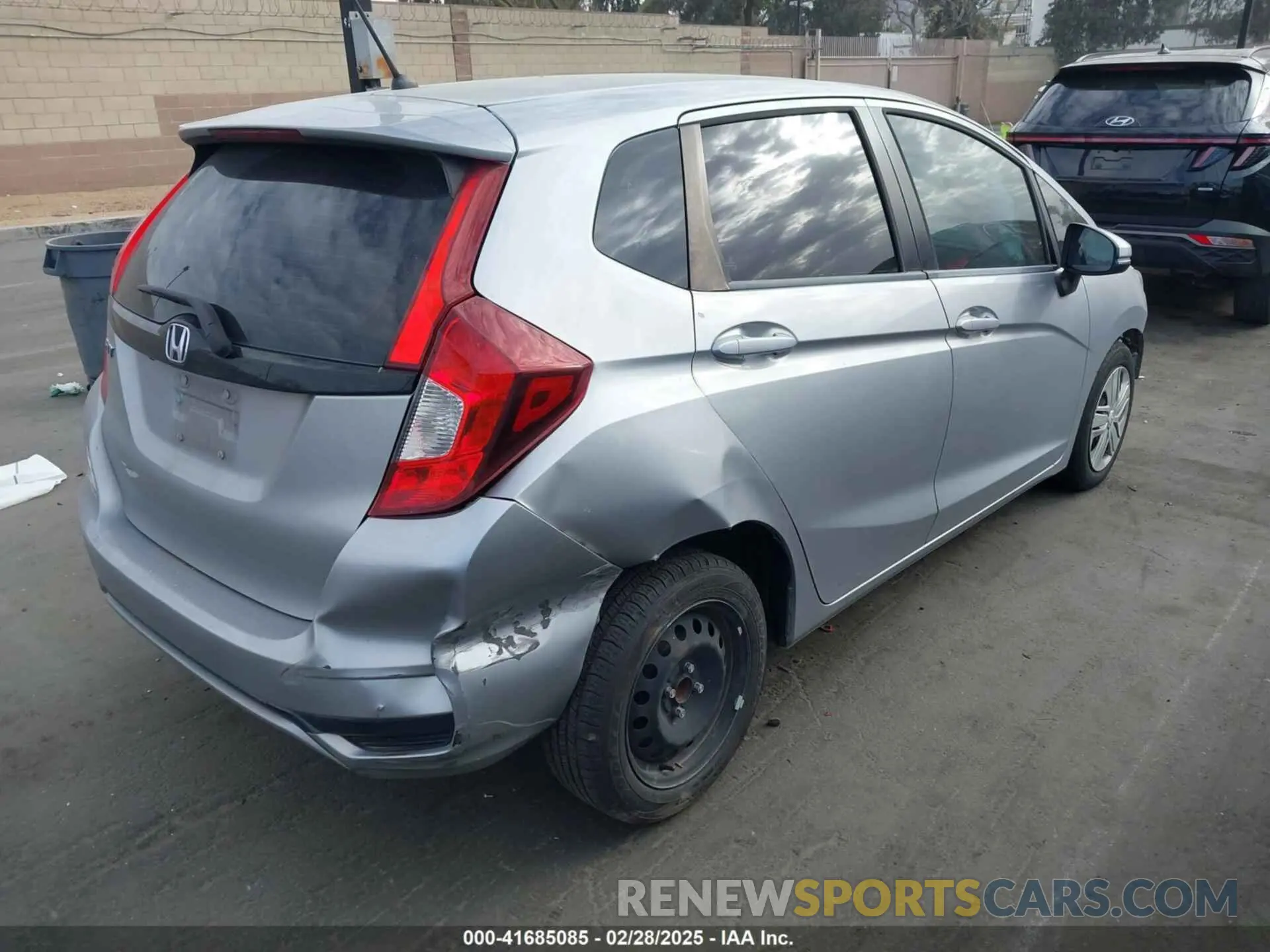 4 fotografías del automóvil dañado 3HGGK5H43KM740043 HONDA FIT 2019
