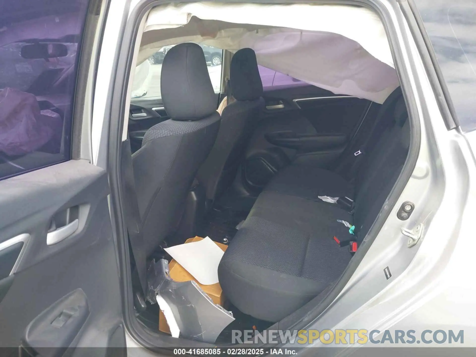 8 fotografías del automóvil dañado 3HGGK5H43KM740043 HONDA FIT 2019