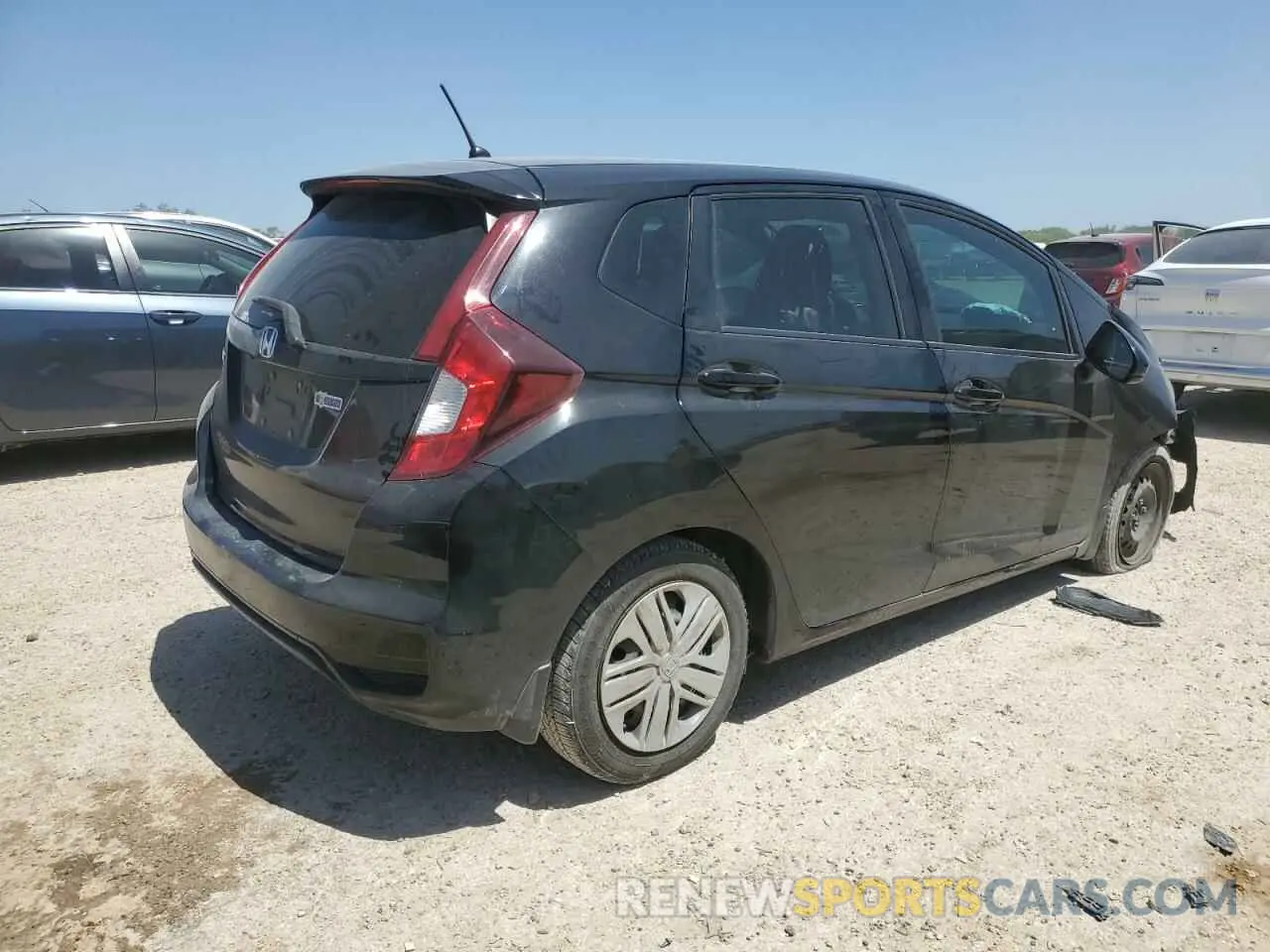 3 fotografías del automóvil dañado 3HGGK5H45KM740092 HONDA FIT 2019